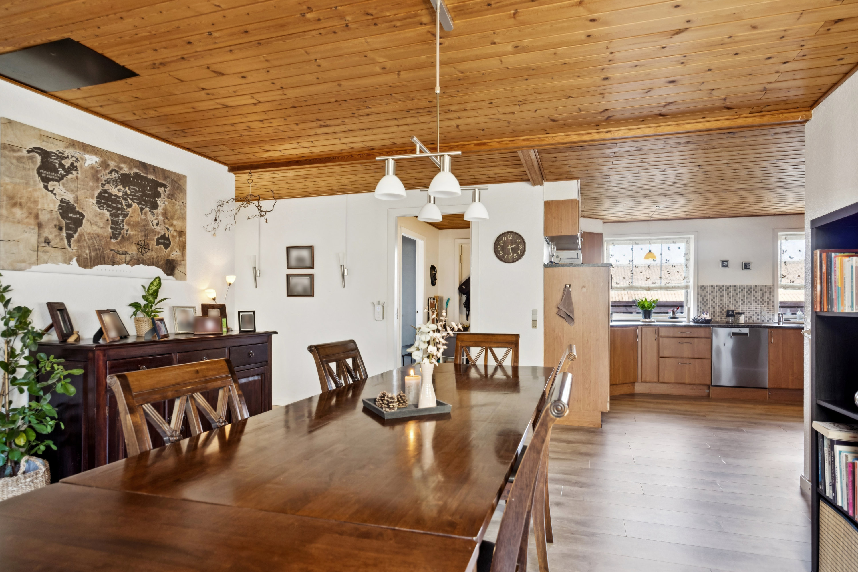 Fremhævet stue billede i fuldskærmstilstand. Billede af Ole Langes Vej 32, 9460 Brovst