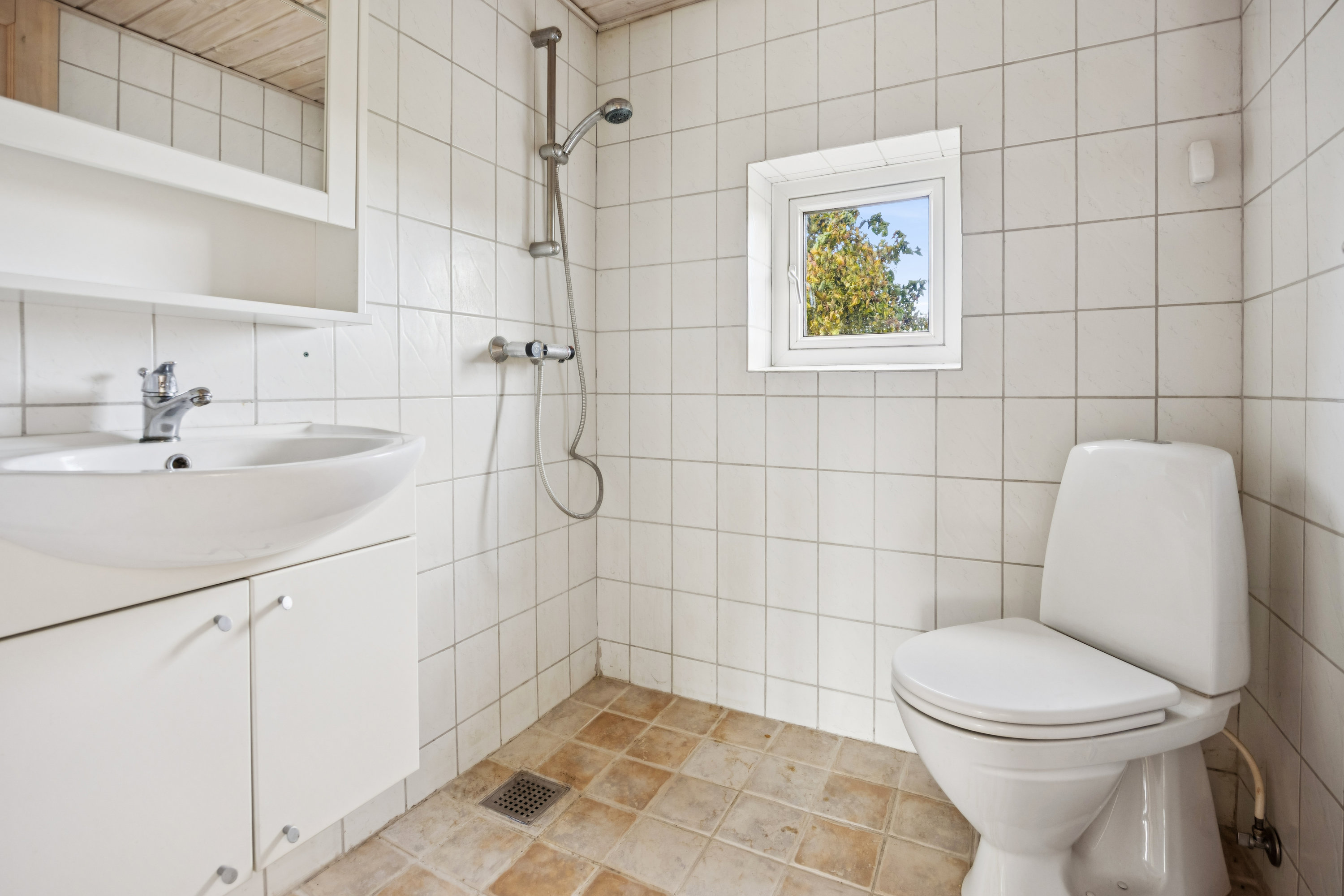 Fremhævet badeværelse billede i fuldskærmstilstand. Billede af Vibevej 3, 9610 Nørager