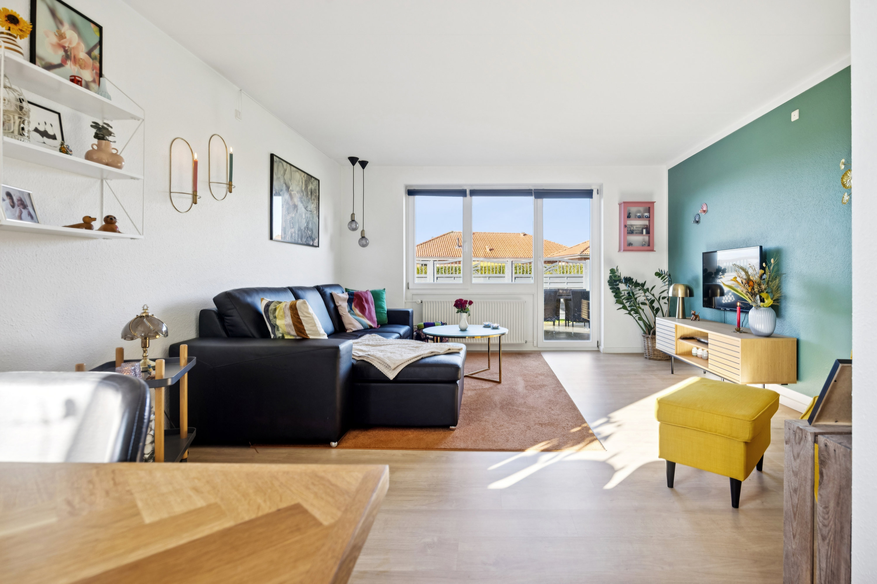 Fremhævet stue billede i fuldskærmstilstand. Billede af Granvænget 16, 8990 Fårup