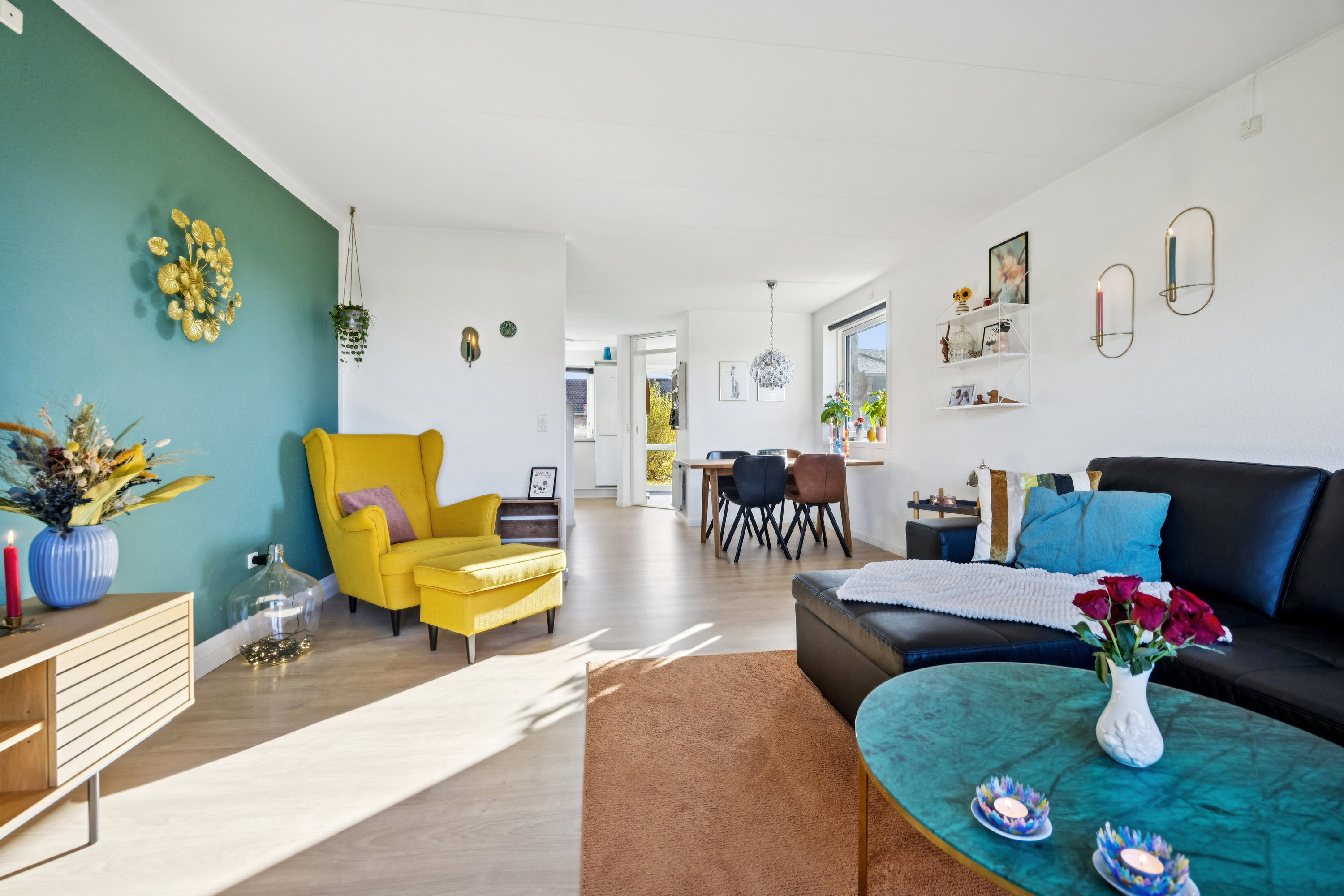 Fremhævet stue billede i fuldskærmstilstand. Billede af Granvænget 16, 8990 Fårup