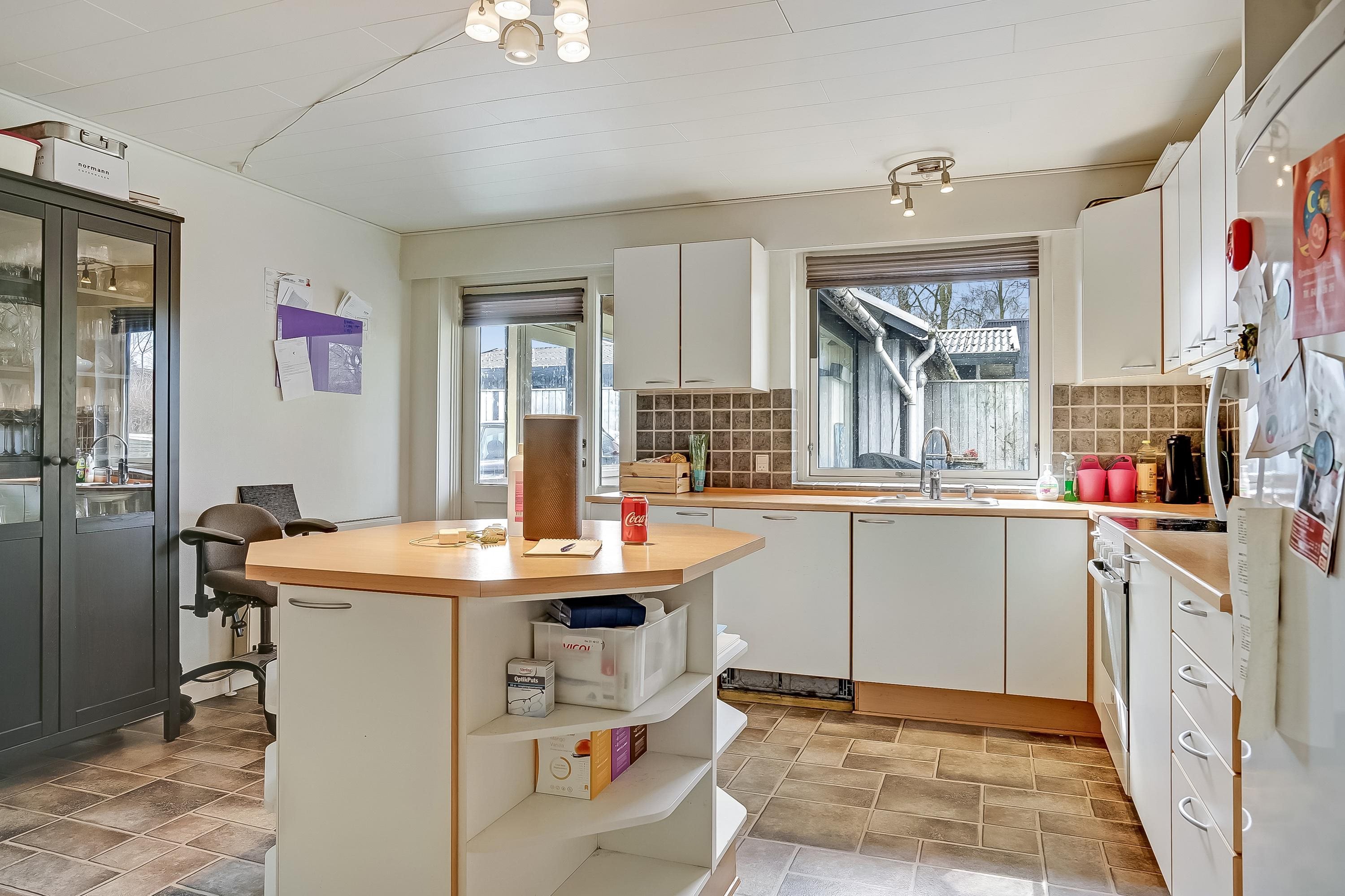 Fremhævet køkken billede i fuldskærmstilstand. Billede af Uggerslevvej 35A, Uggerslev, 5450 Otterup