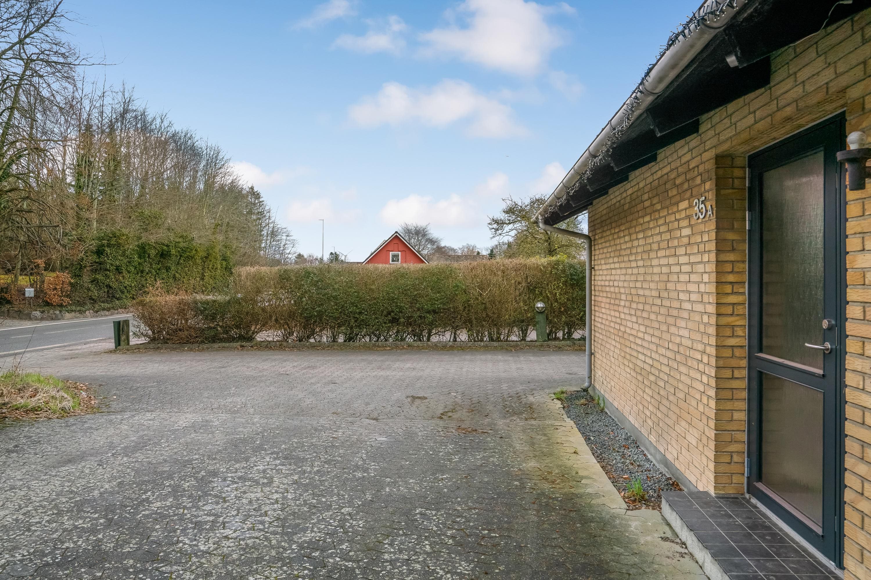 Fremhævet indkørsel billede i fuldskærmstilstand. Billede af Uggerslevvej 35A, Uggerslev, 5450 Otterup