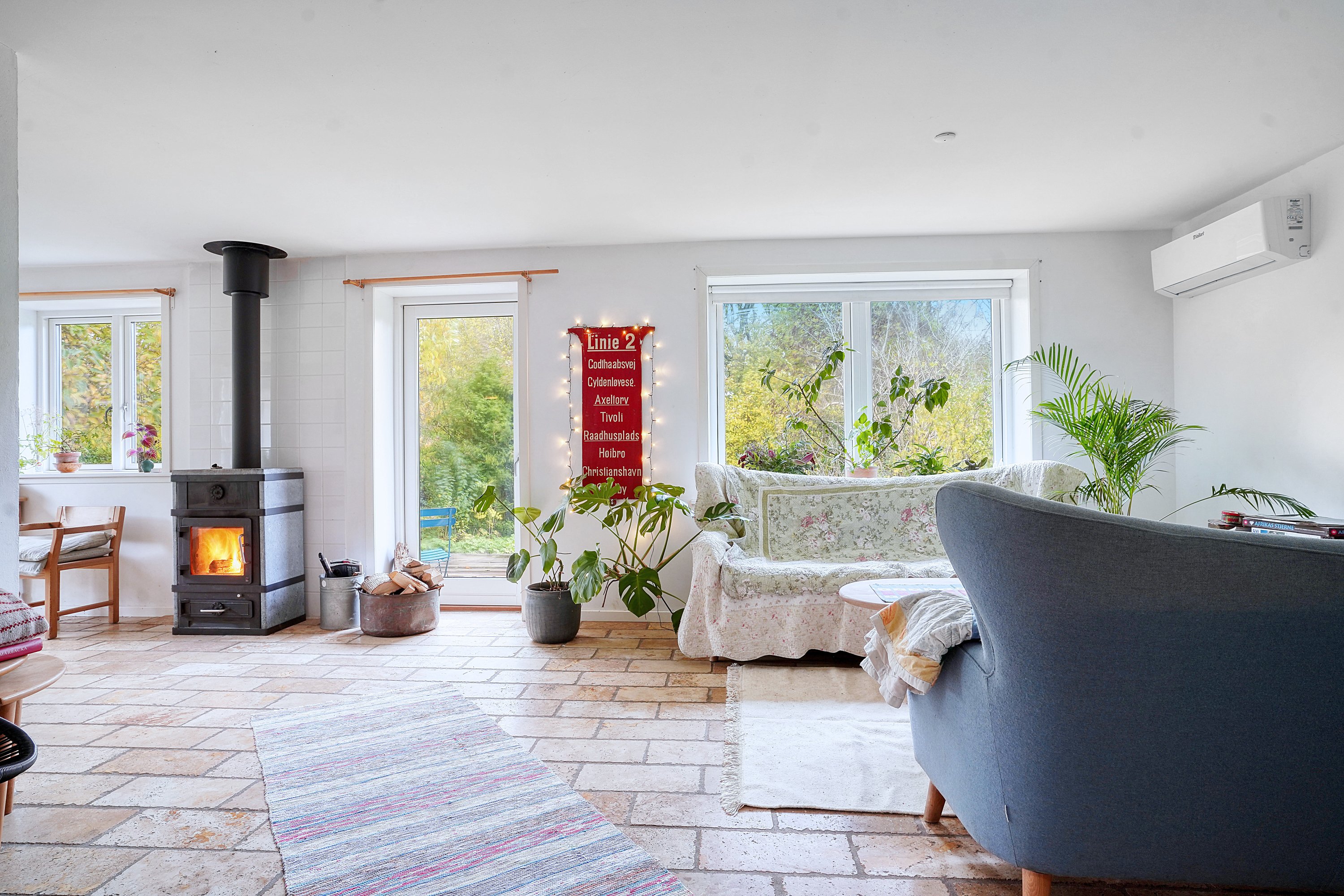 Fremhævet stue billede i fuldskærmstilstand. Billede af Langerødvej 27B, Danstrup, 3480 Fredensborg