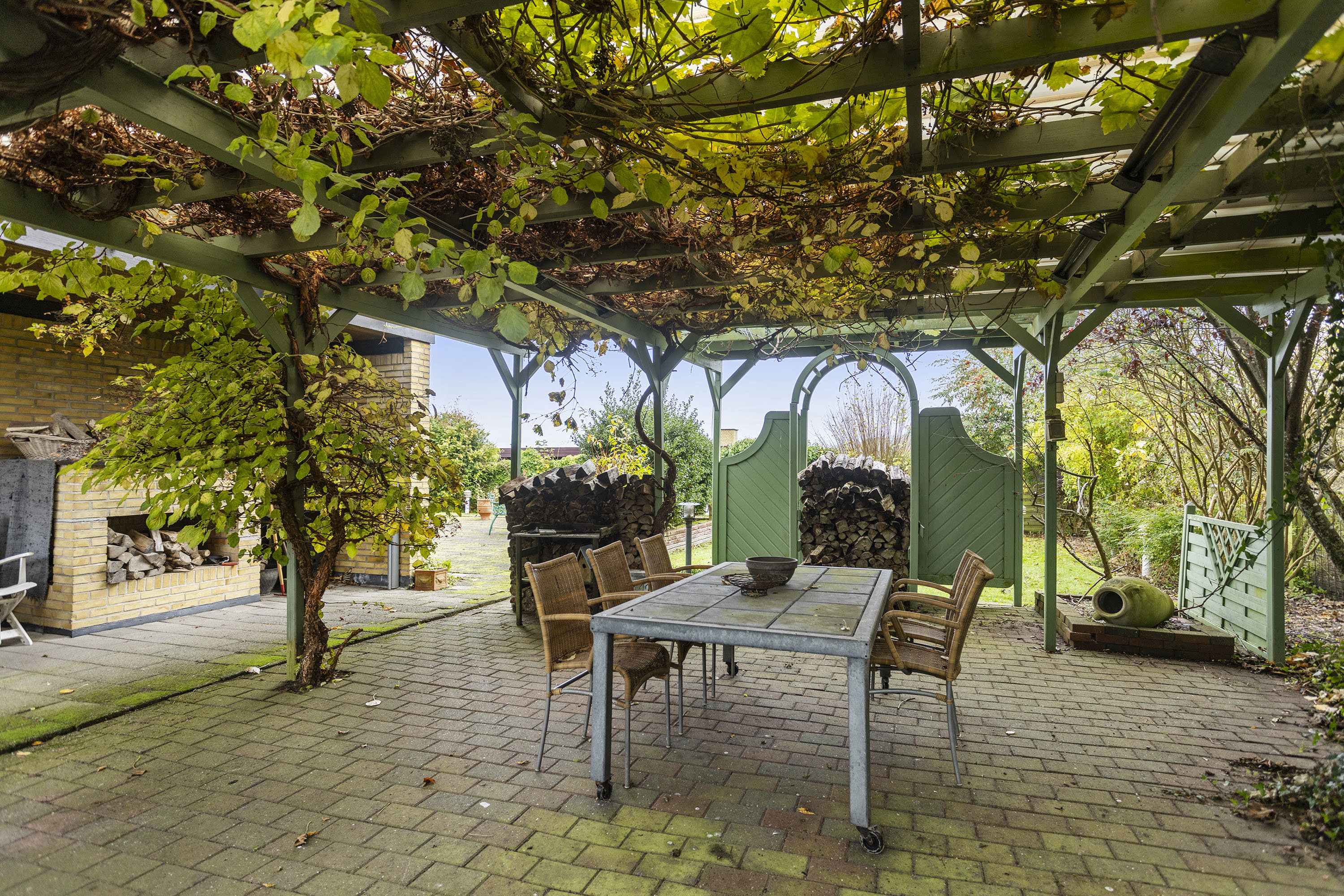 Fremhævet overdækket terrasse billede i fuldskærmstilstand. Billede af Skovbrynet 16, 9900 Frederikshavn