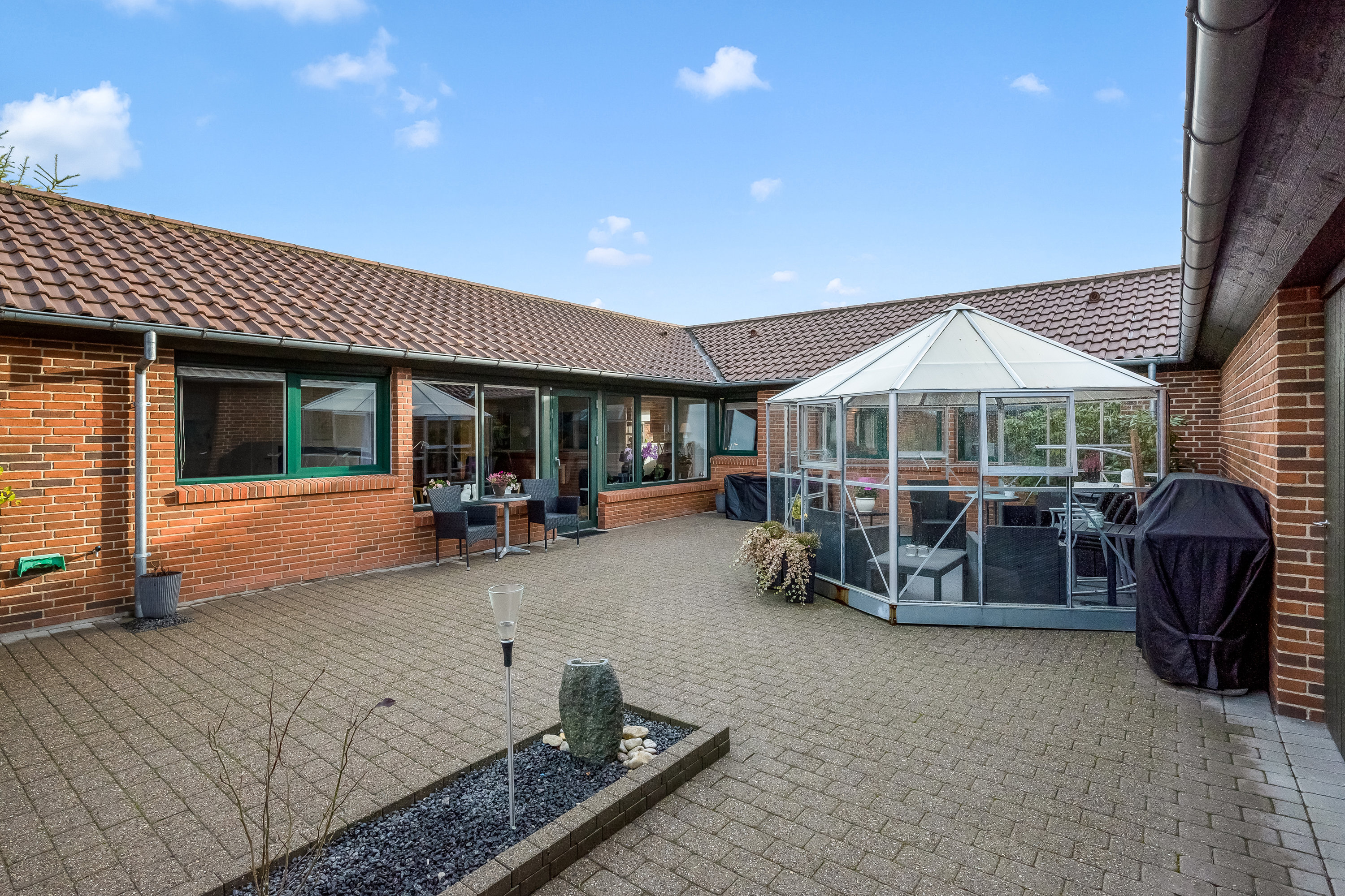 Fremhævet baggård billede i fuldskærmstilstand. Billede af Hartmannsvej 47, 7500 Holstebro