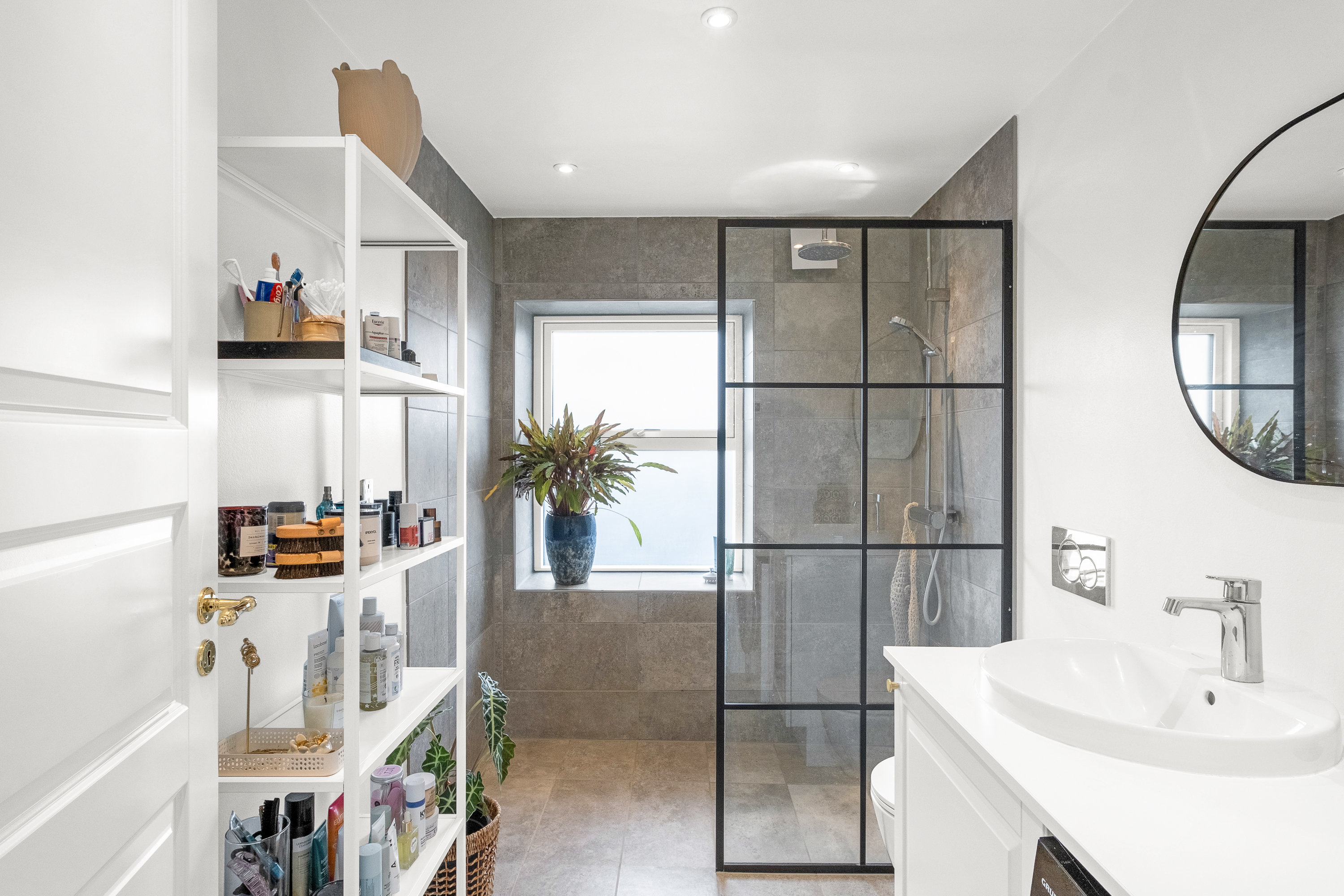 Fremhævet badeværelse billede i fuldskærmstilstand. Billede af Silkeborgvej 319B, 2., 8230 Åbyhøj