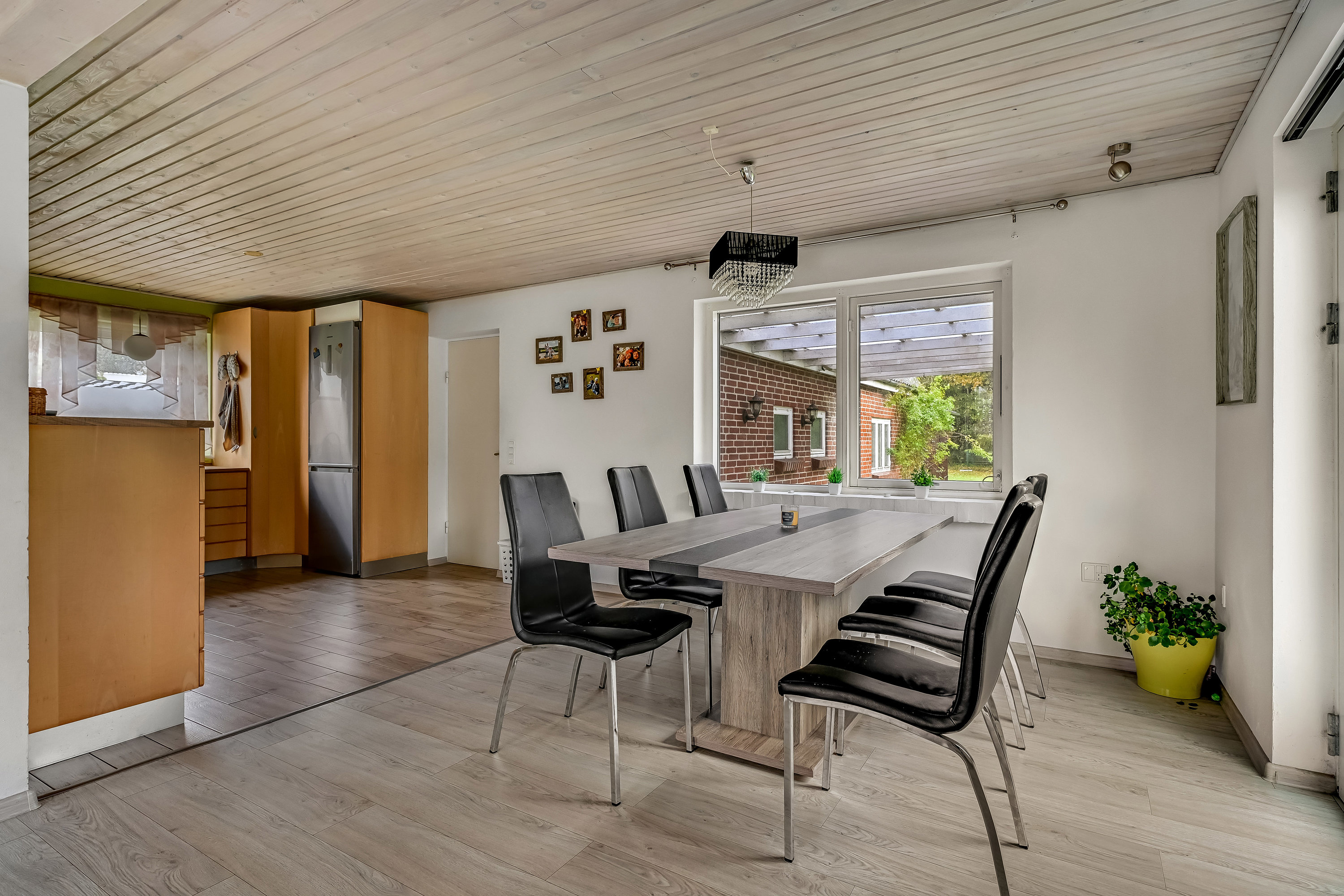 Fremhævet stue billede i fuldskærmstilstand. Billede af Engvangen 33, Stend-Krogag, 7200 Grindsted