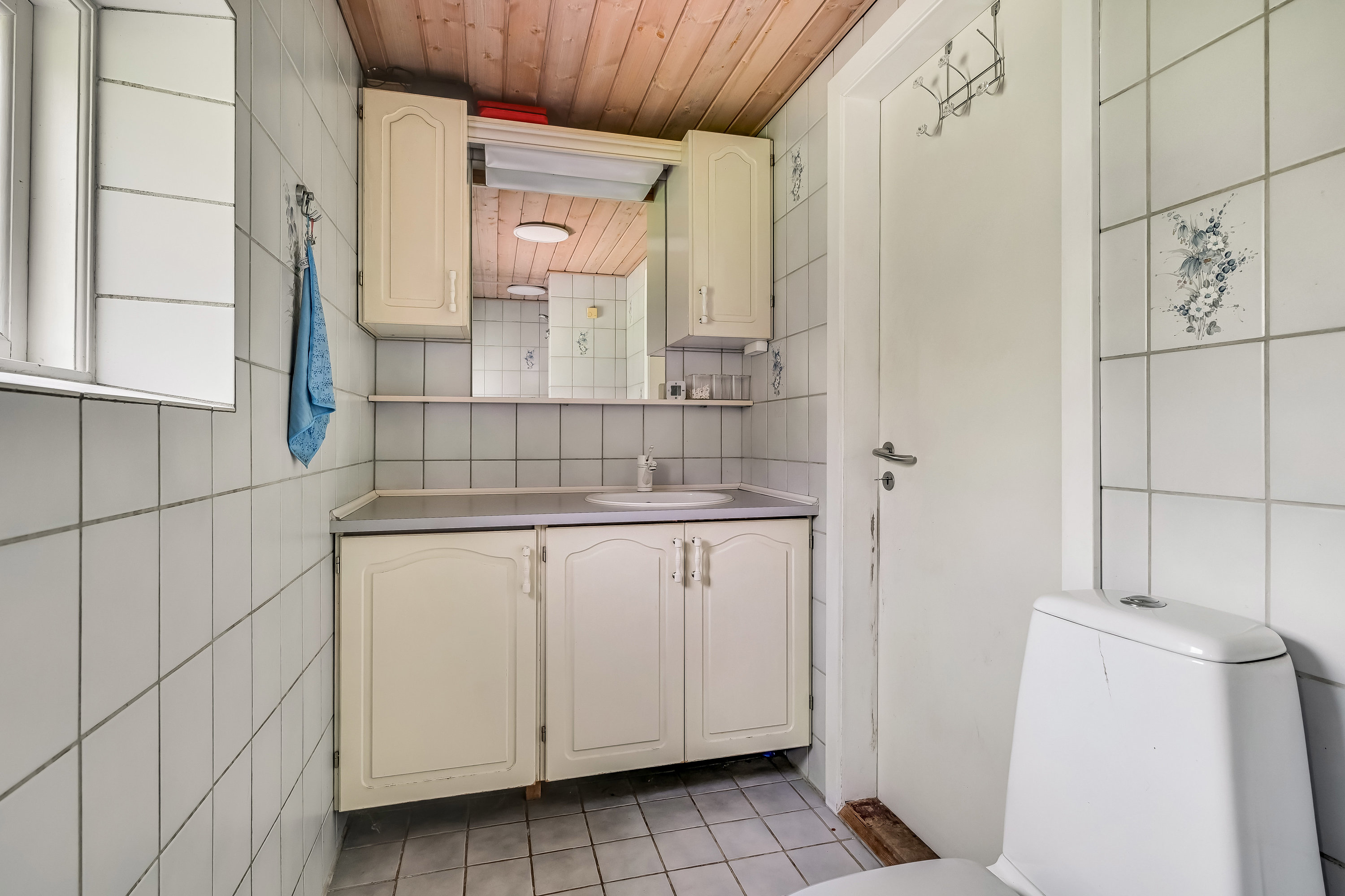 Fremhævet badeværelse billede i fuldskærmstilstand. Billede af Engvangen 33, Stend-Krogag, 7200 Grindsted