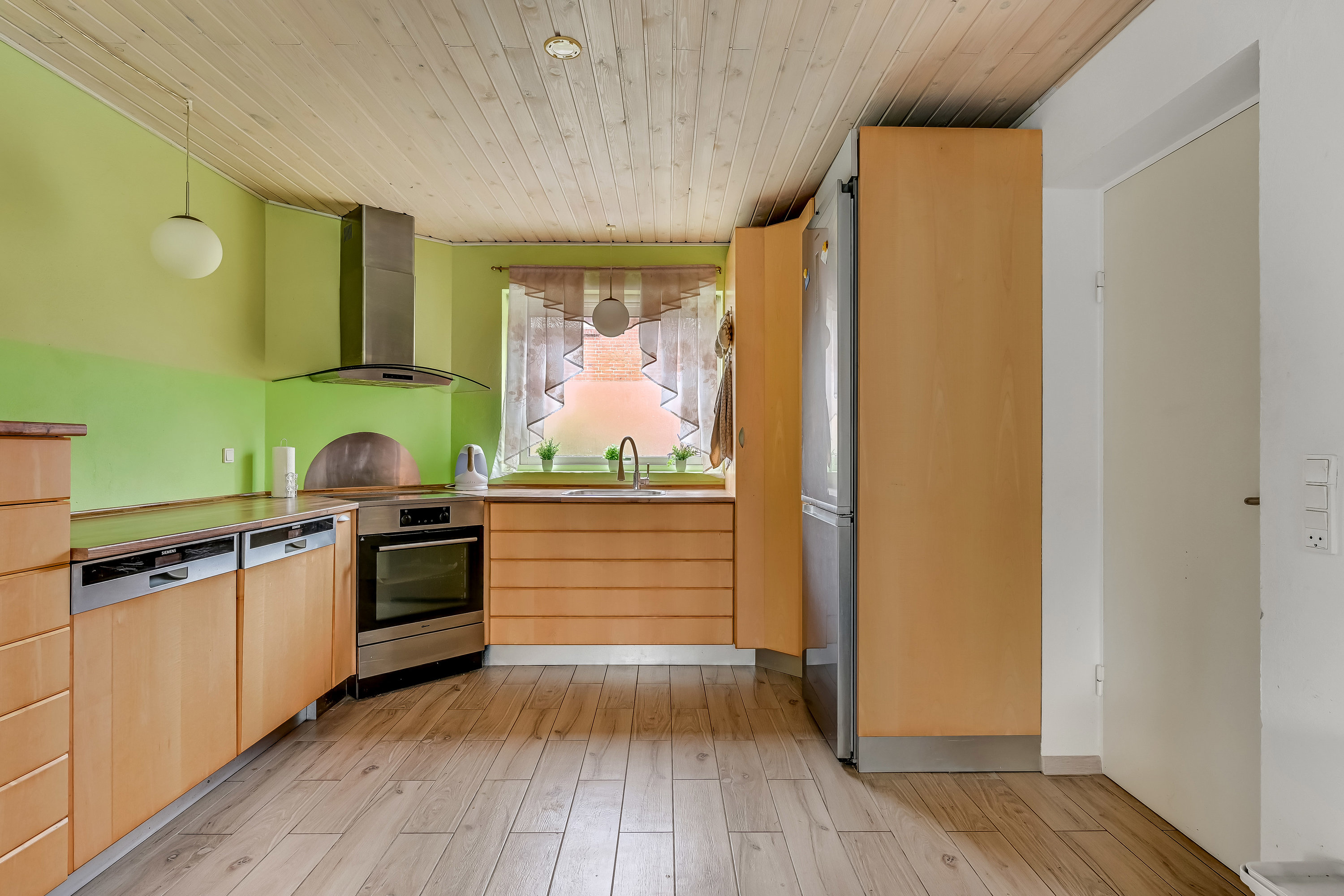 Fremhævet køkken billede i fuldskærmstilstand. Billede af Engvangen 33, Stend-Krogag, 7200 Grindsted