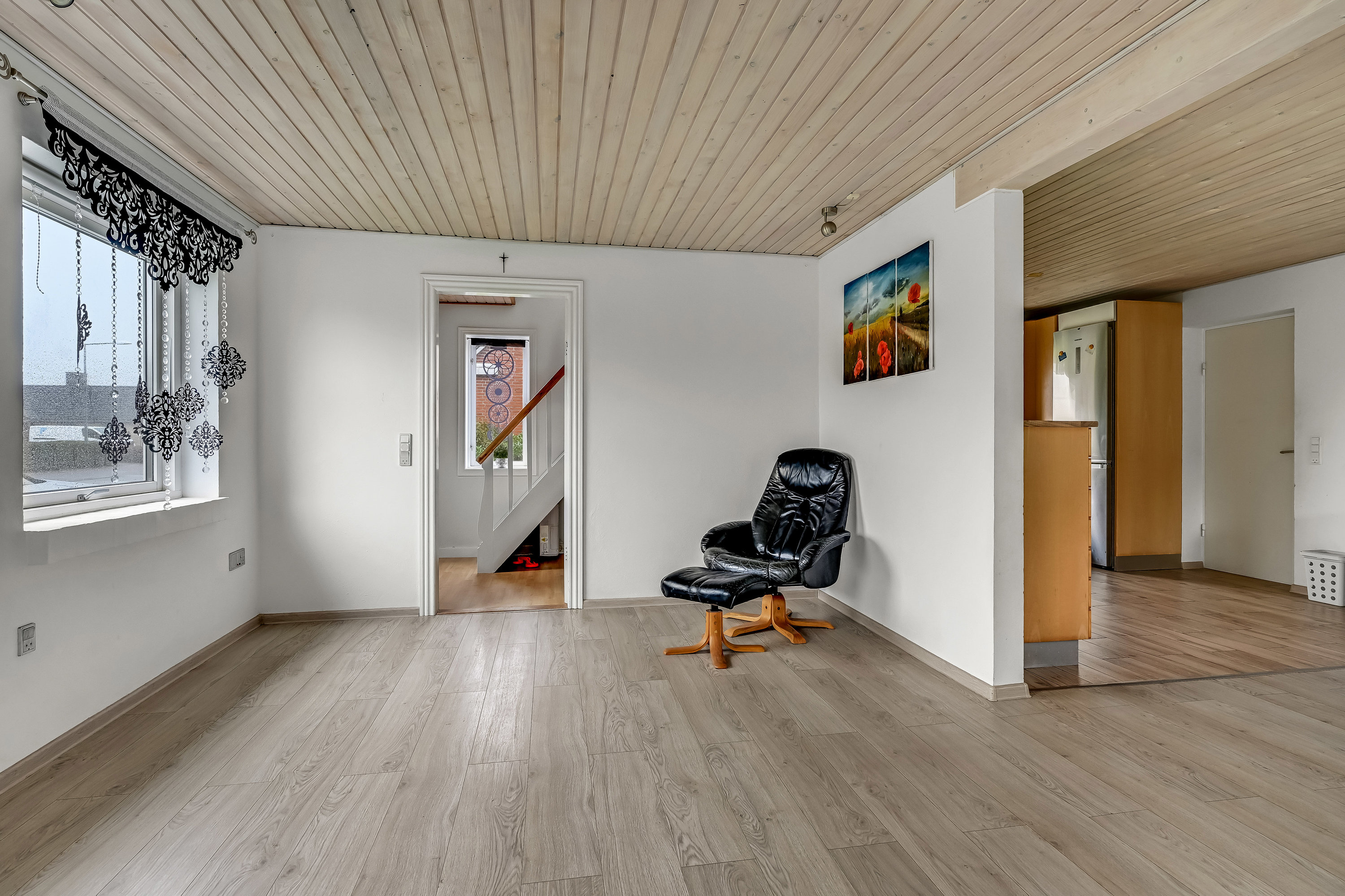 Fremhævet stue billede i fuldskærmstilstand. Billede af Engvangen 33, Stend-Krogag, 7200 Grindsted