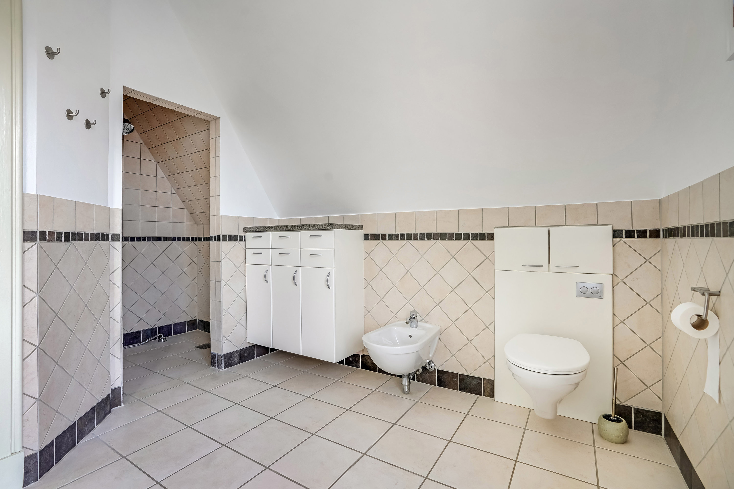 Fremhævet badeværelse billede i fuldskærmstilstand. Billede af Finsens Allé 1, 5230 Odense M