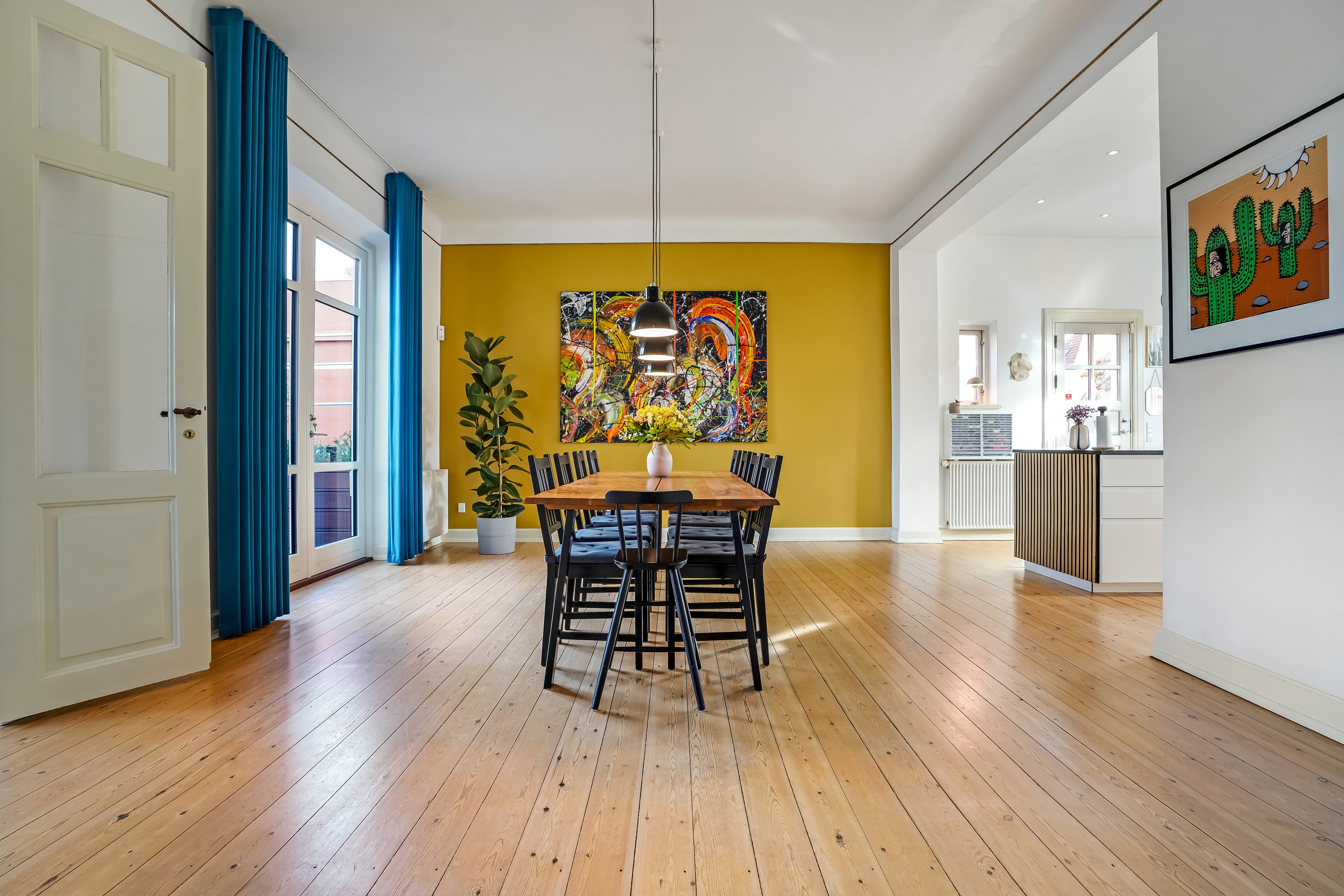 Fremhævet stue billede i fuldskærmstilstand. Billede af Finsens Allé 1, 5230 Odense M