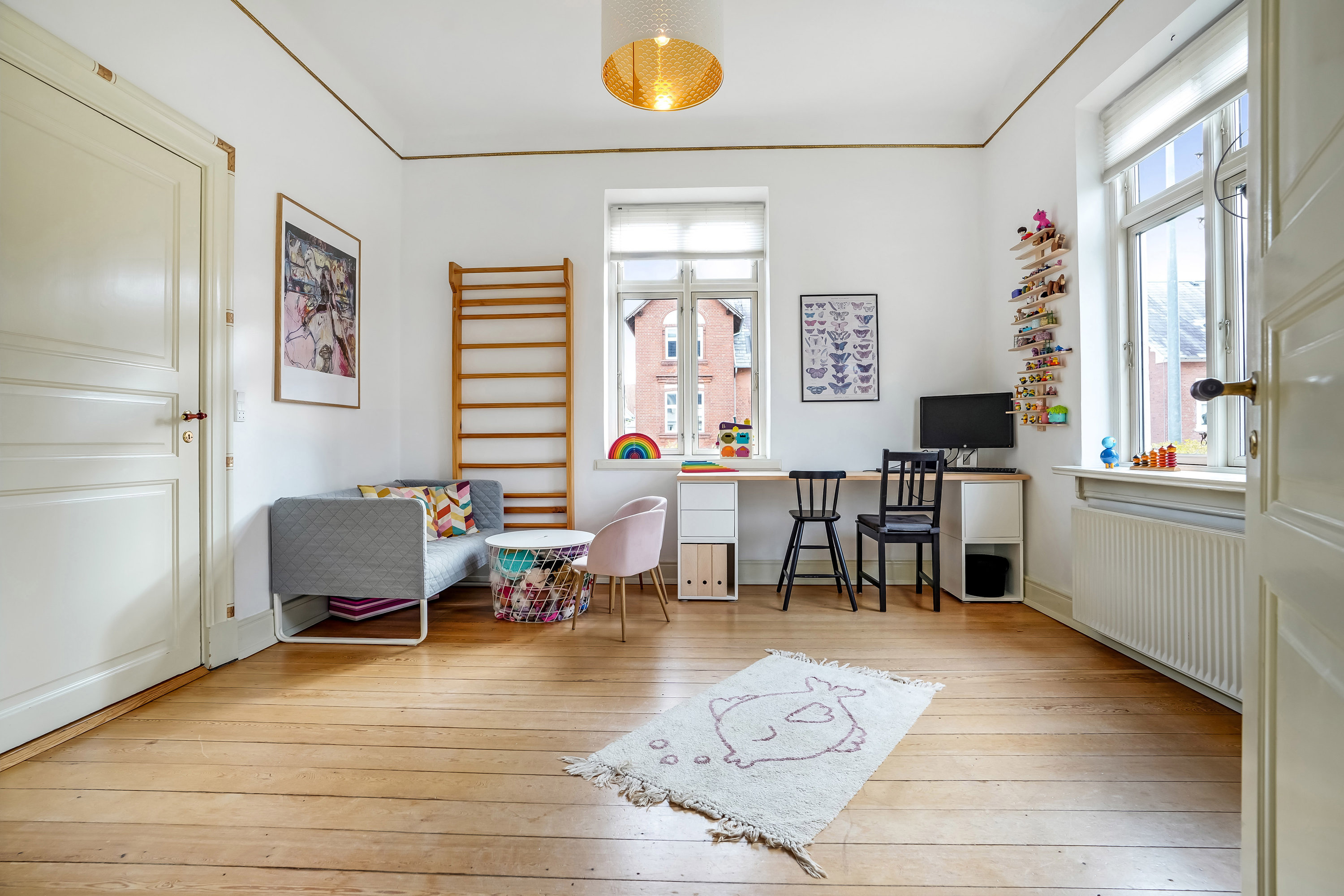 Fremhævet stue billede i fuldskærmstilstand. Billede af Finsens Allé 1, 5230 Odense M