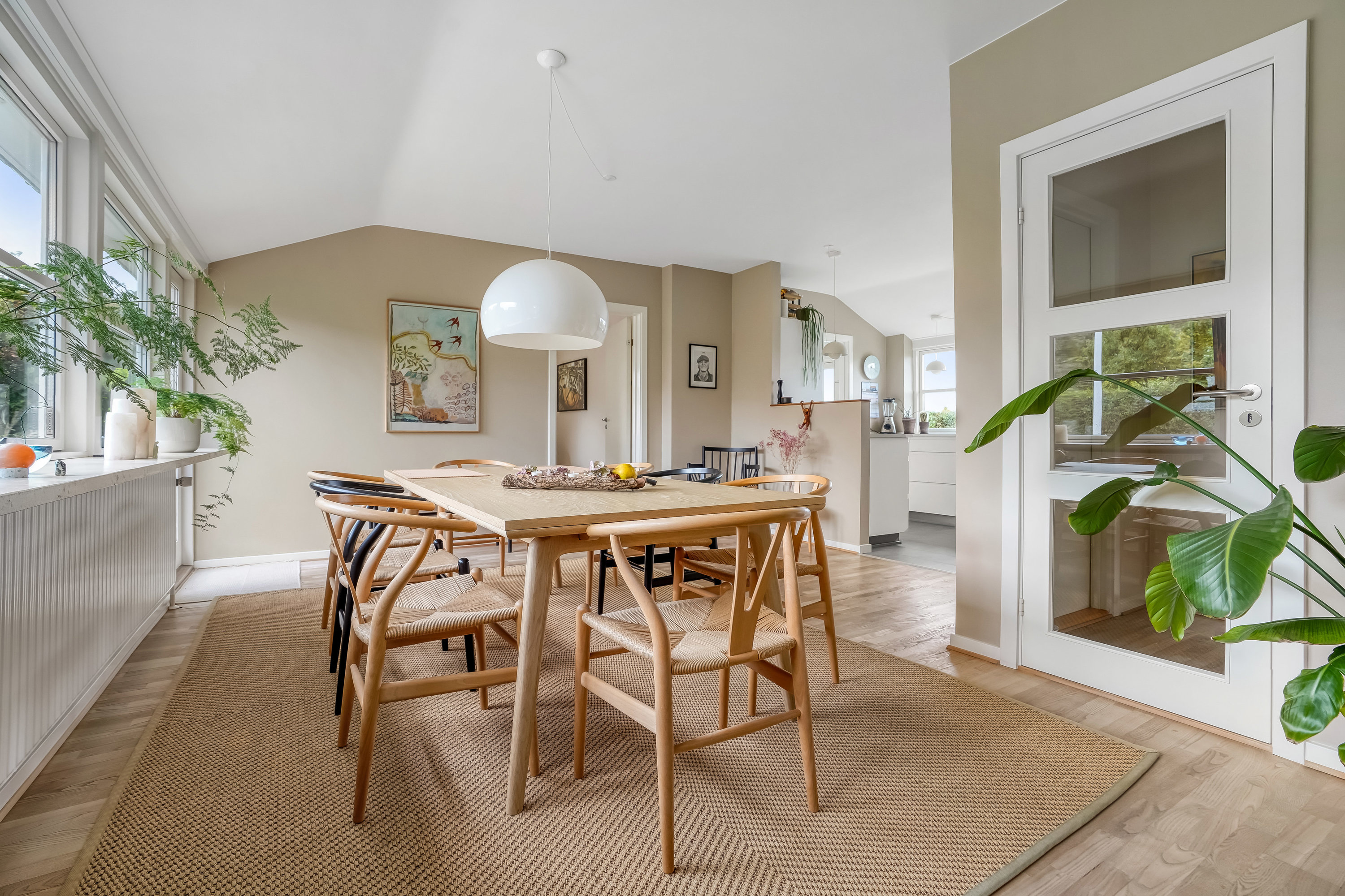 Fremhævet stue billede i fuldskærmstilstand. Billede af Blåbærvej 95, Hjallese, 5260 Odense S