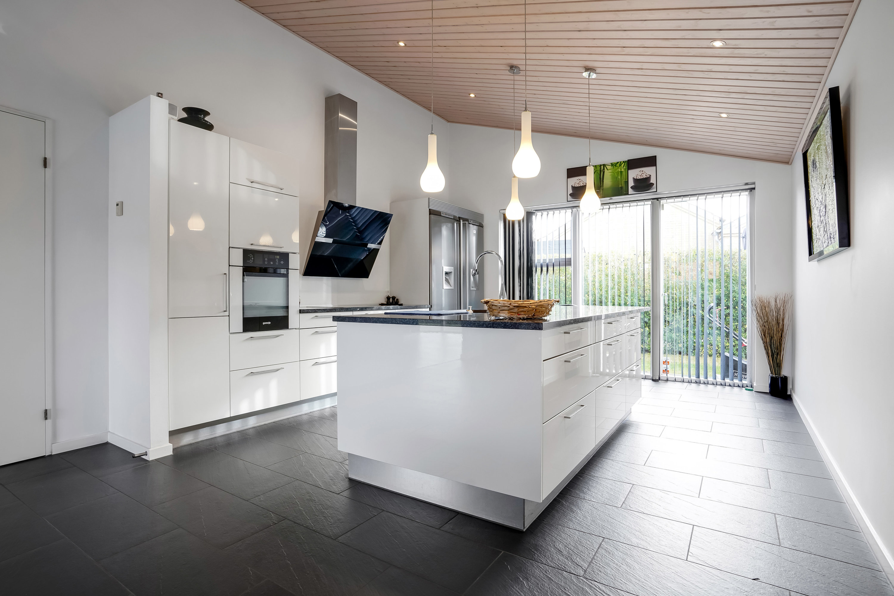 Fremhævet køkken billede i fuldskærmstilstand. Billede af Rømøvænget 173, 5500 Middelfart