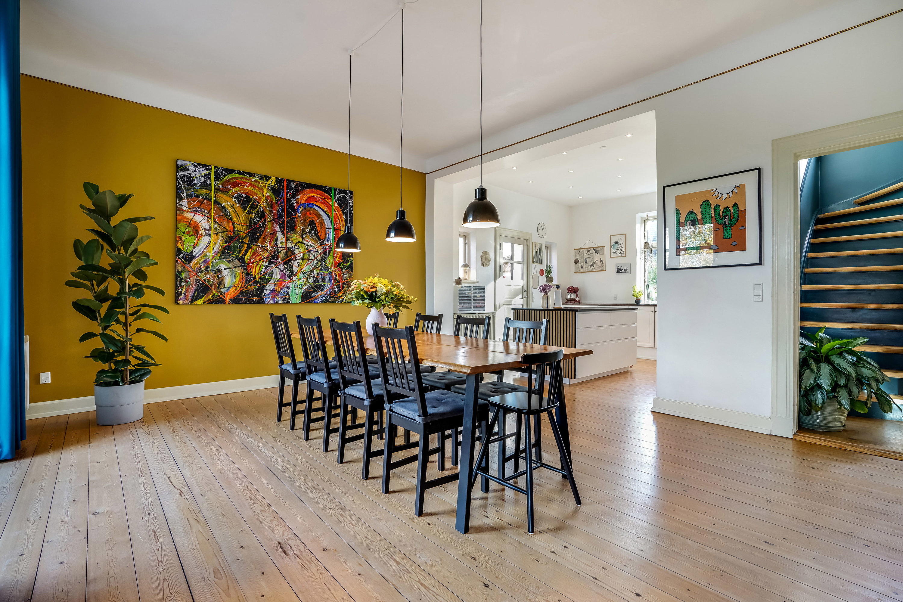 Fremhævet stue billede i fuldskærmstilstand. Billede af Finsens Allé 1, 5230 Odense M