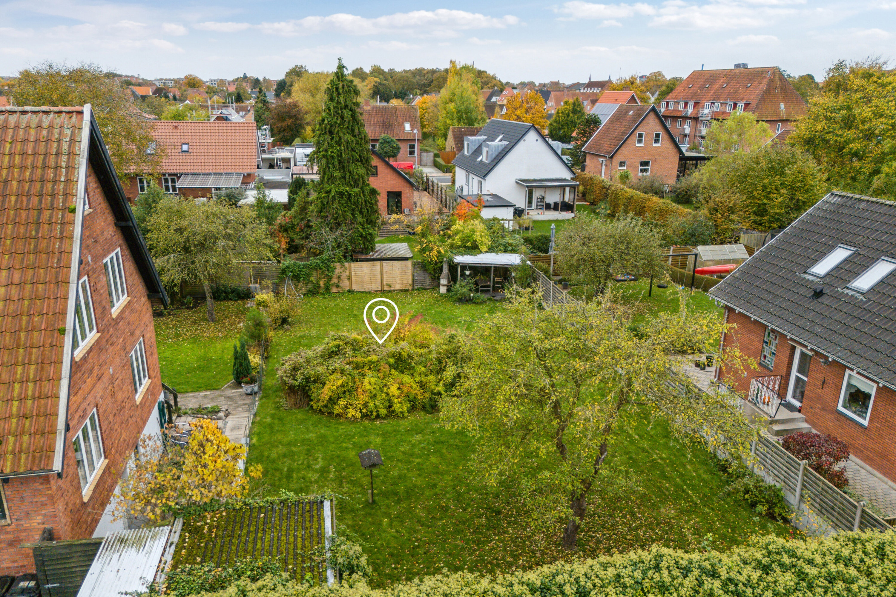 Fremhævet udendørs billede i fuldskærmstilstand. Billede af Irisvej 9, 5000 Odense C