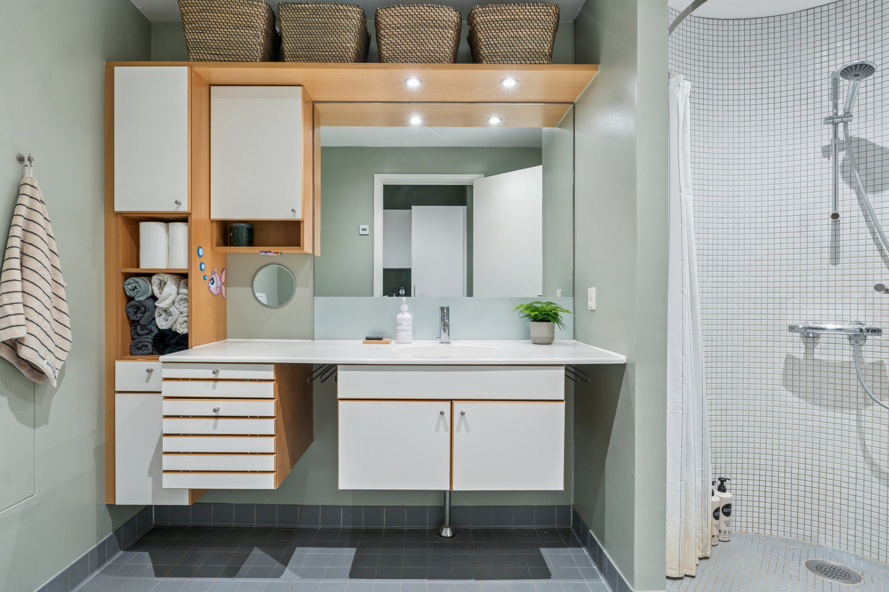 Fremhævet badeværelse billede i fuldskærmstilstand. Billede af Islands Brygge 63C, st.. th., 2300 København S