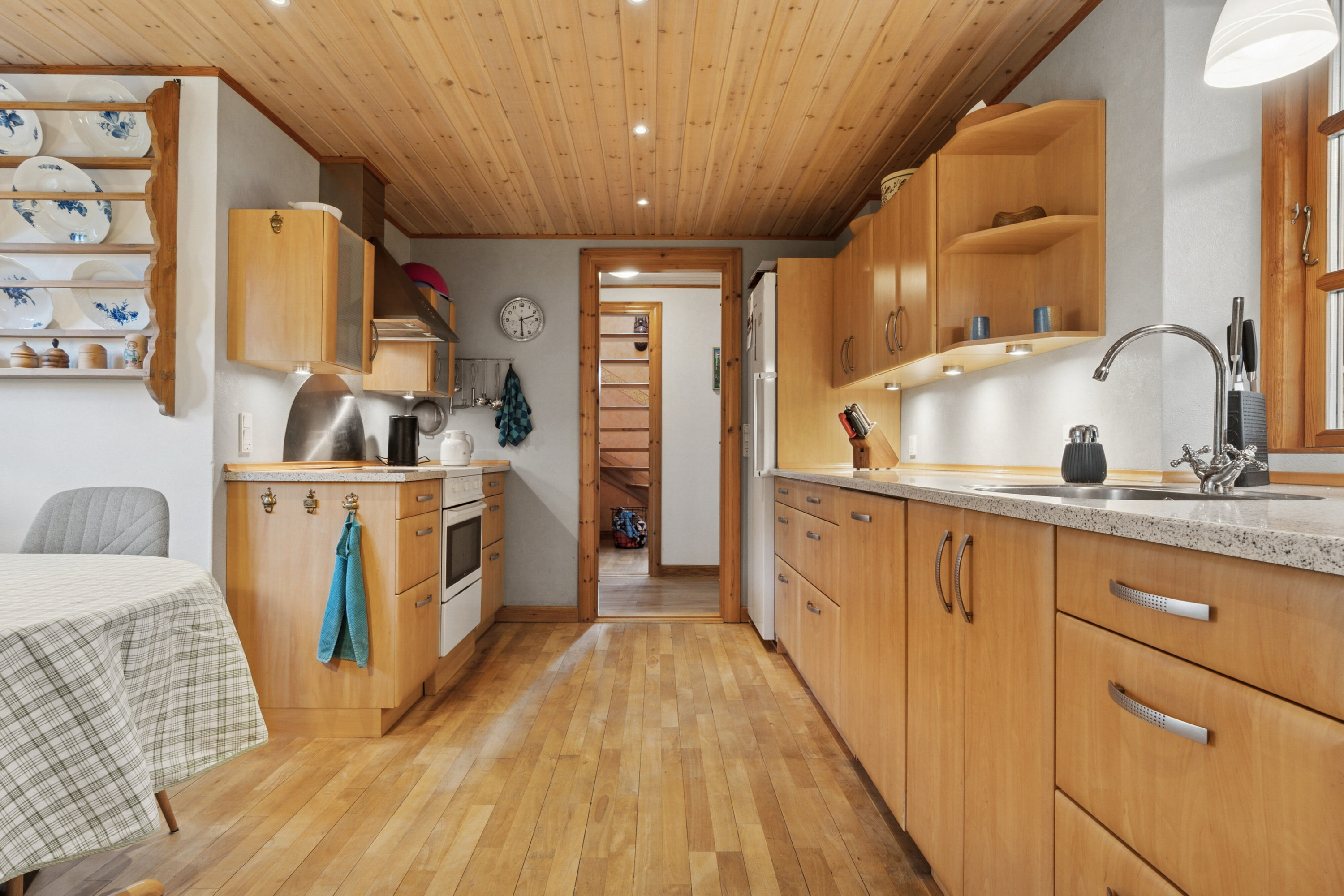 Fremhævet køkken billede i fuldskærmstilstand. Billede af Melby Enghavevej 7, Enghaven, 3300 Frederiksværk