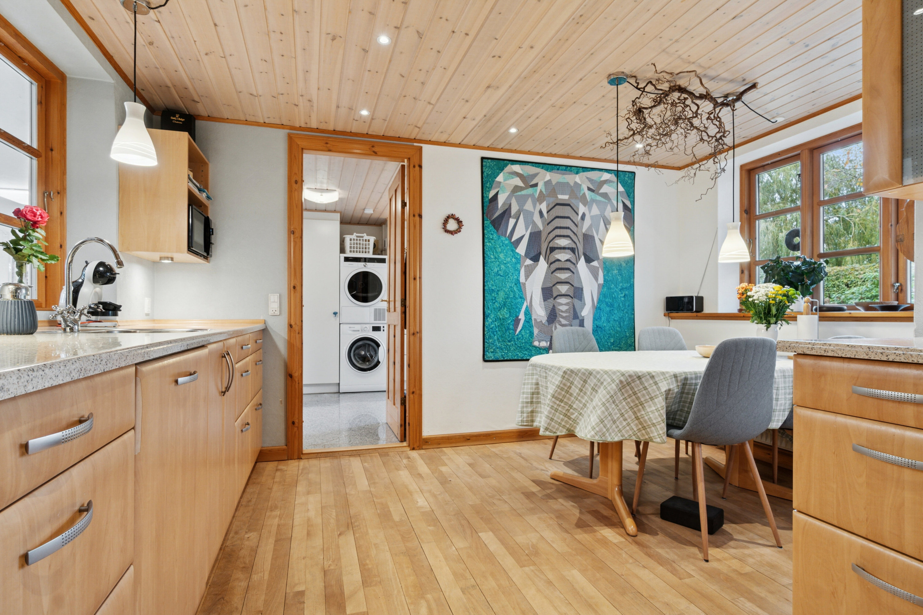 Fremhævet køkken billede i fuldskærmstilstand. Billede af Melby Enghavevej 7, Enghaven, 3300 Frederiksværk