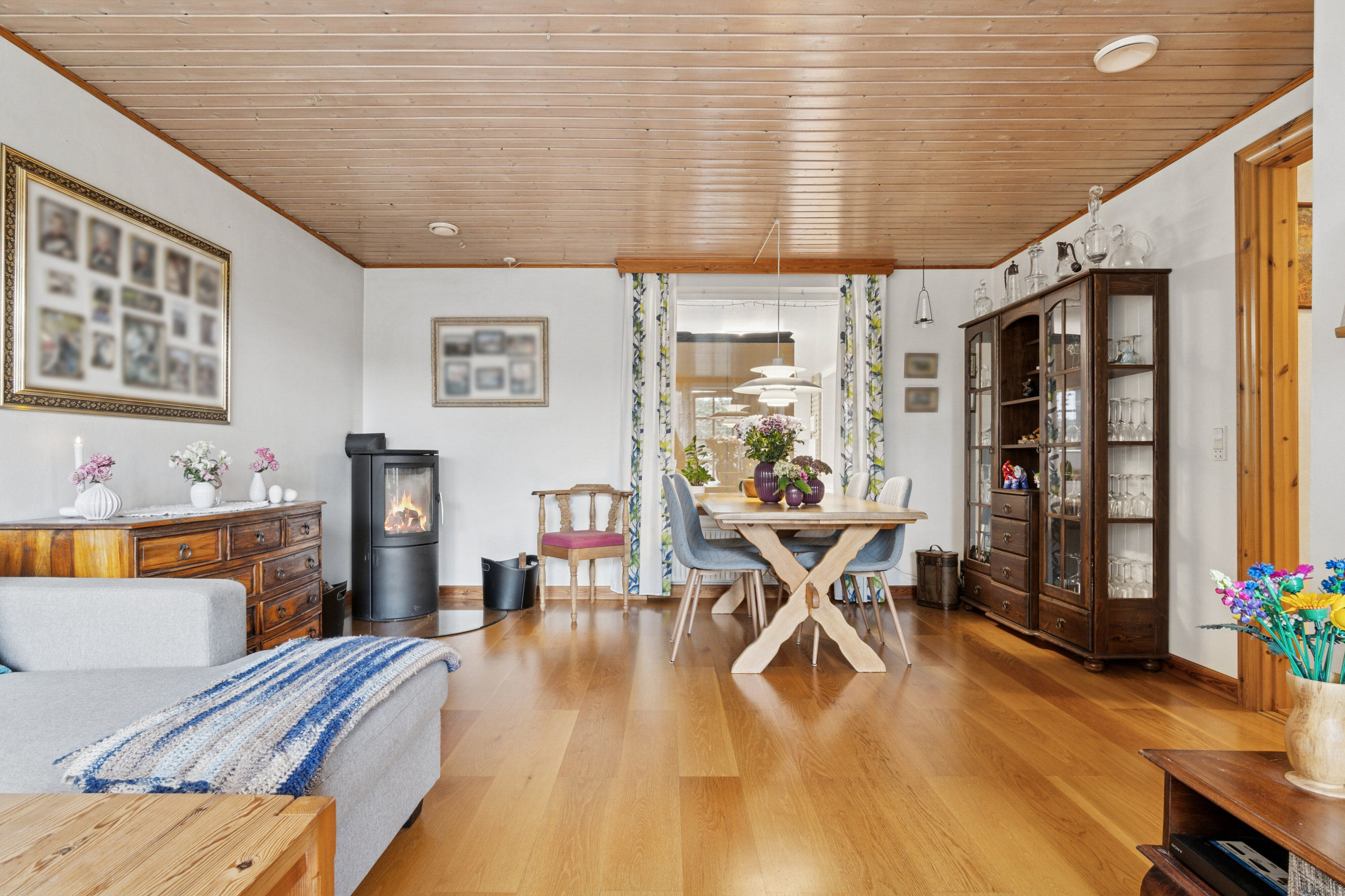 Fremhævet stue billede i fuldskærmstilstand. Billede af Melby Enghavevej 7, Enghaven, 3300 Frederiksværk