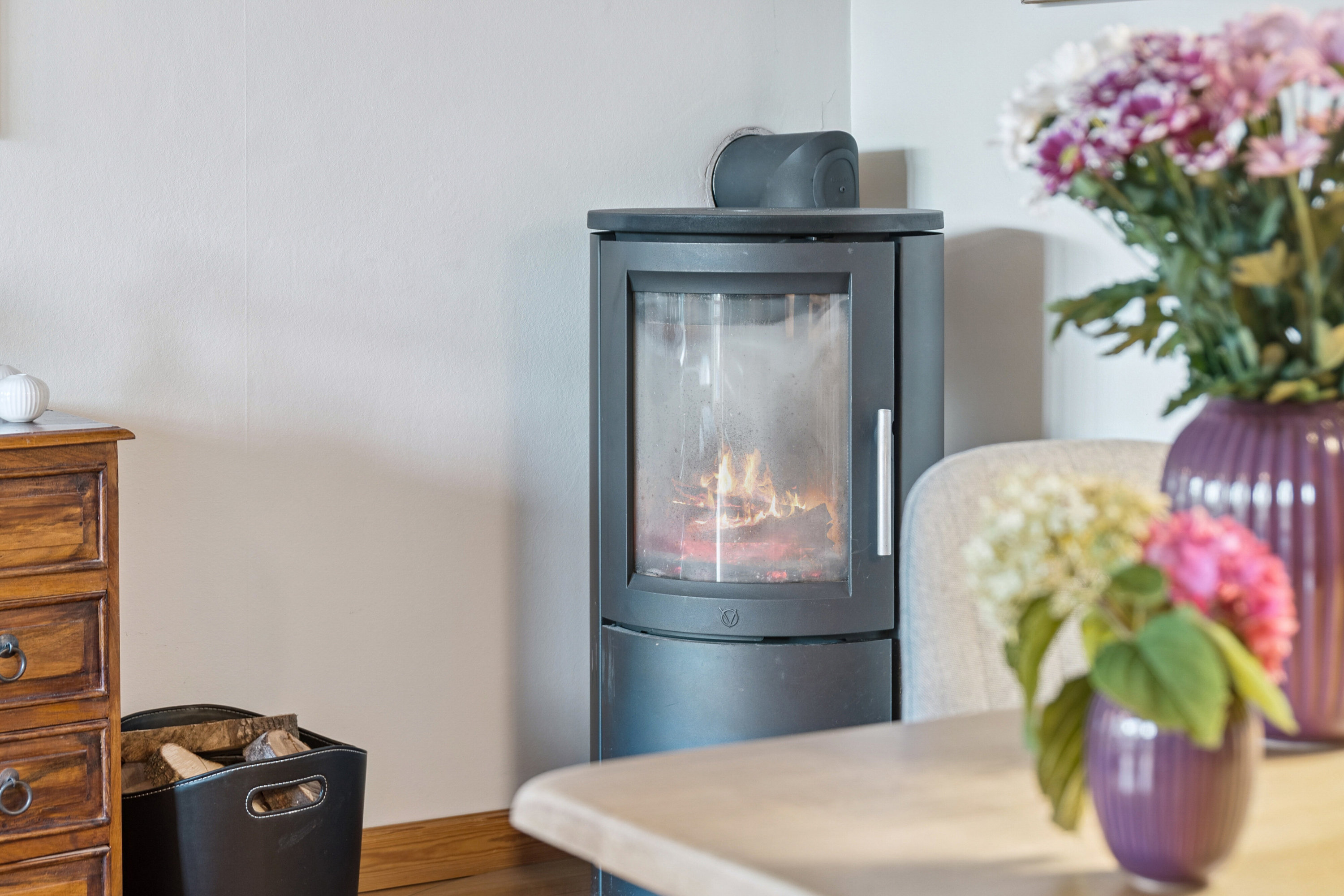 Fremhævet stue billede i fuldskærmstilstand. Billede af Melby Enghavevej 7, Enghaven, 3300 Frederiksværk