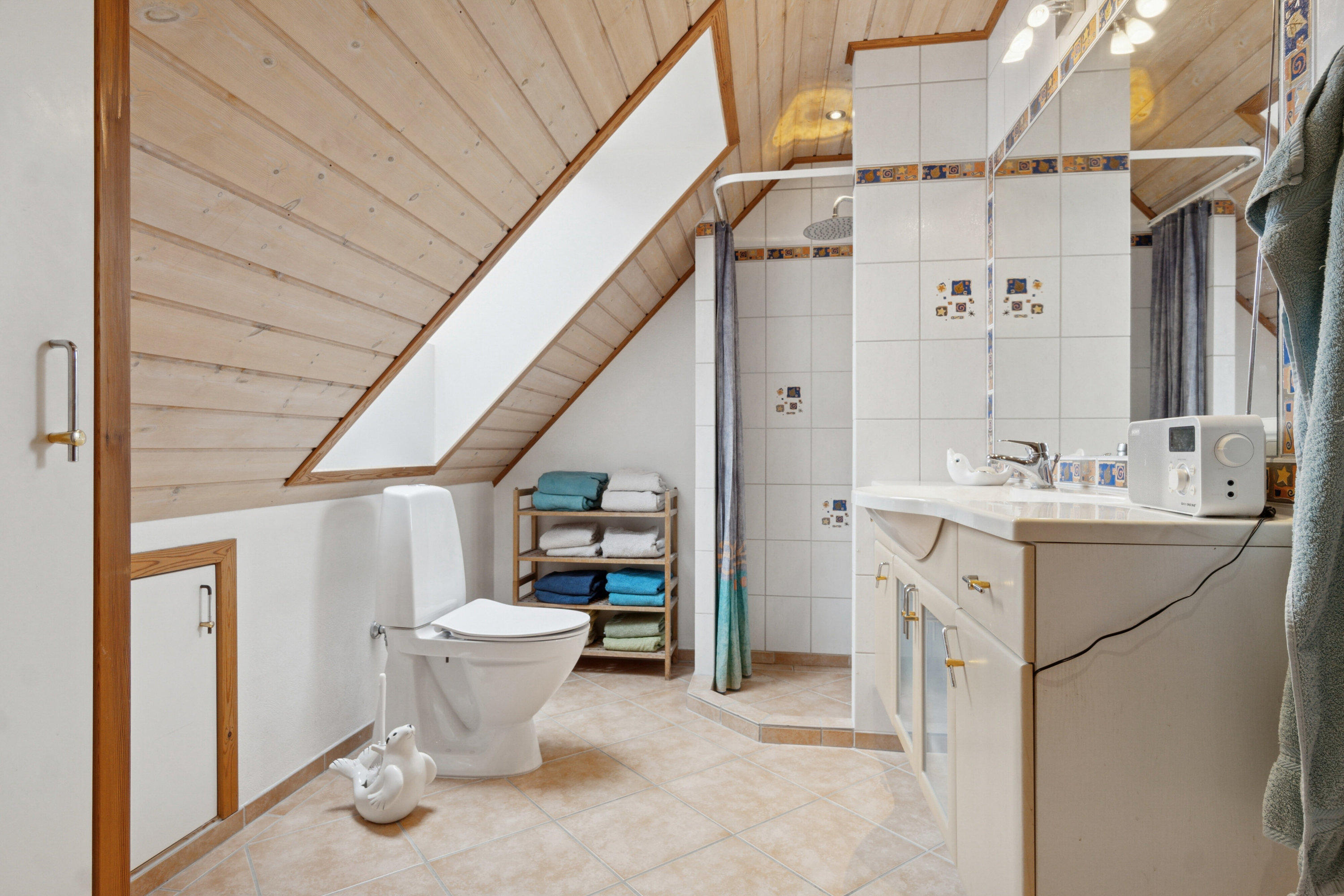 Fremhævet badeværelse billede i fuldskærmstilstand. Billede af Melby Enghavevej 7, Enghaven, 3300 Frederiksværk