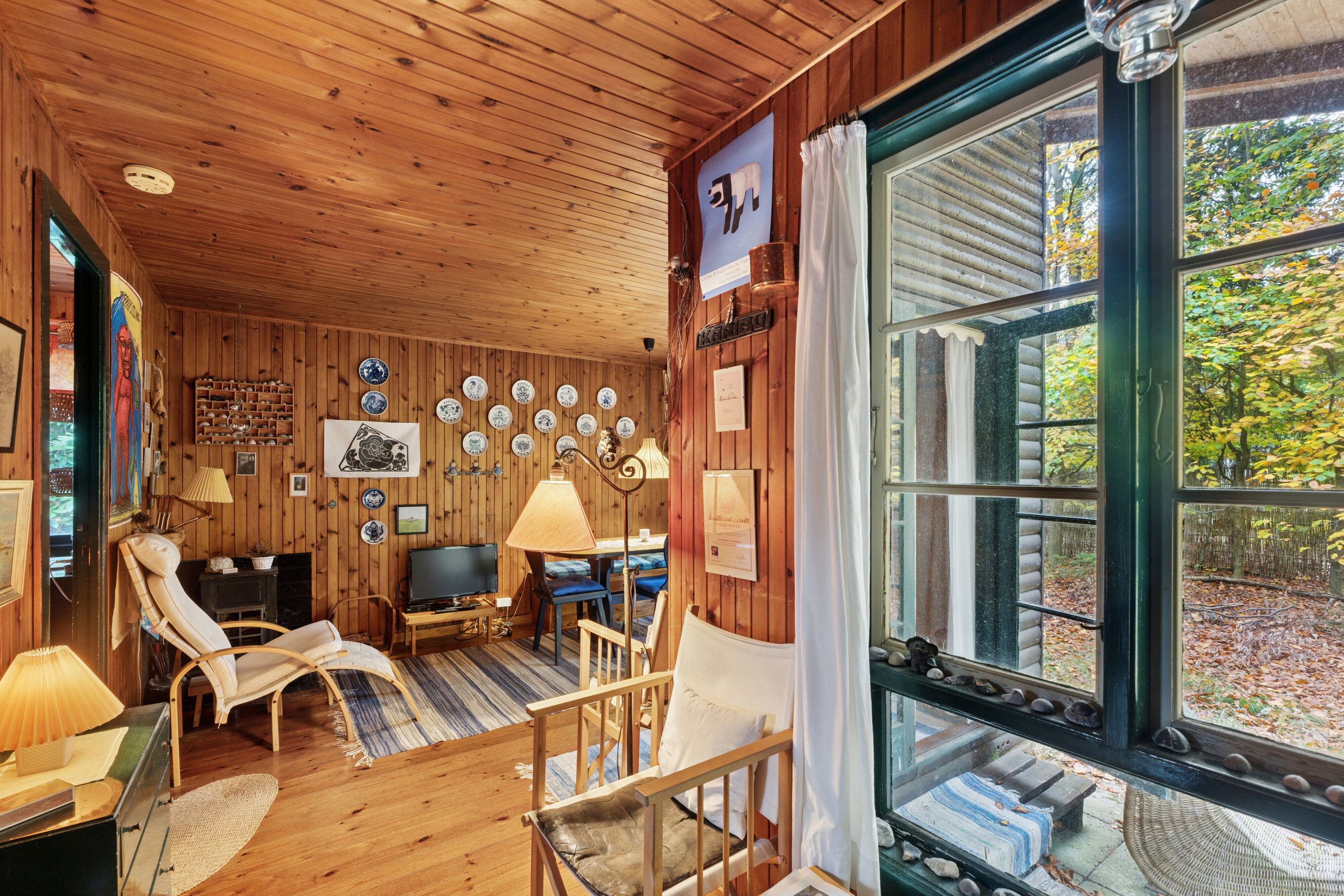 Fremhævet stue billede i fuldskærmstilstand. Billede af Spættevej 2, Sandet, 3300 Frederiksværk