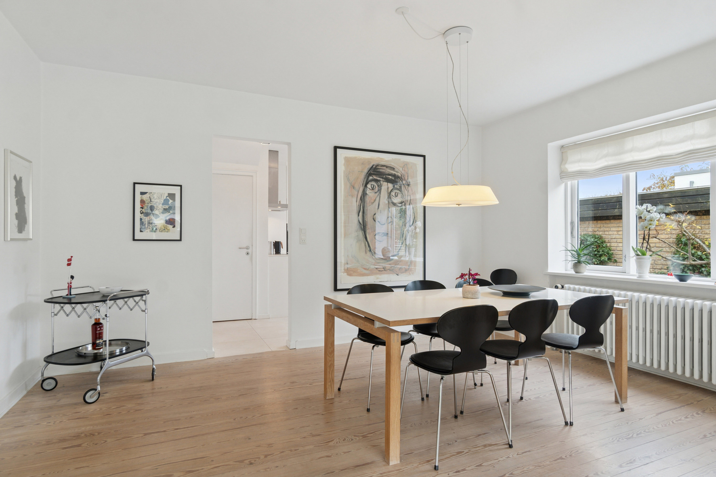 Fremhævet spisestue billede i fuldskærmstilstand. Billede af Lyngbyvej 9, 8000 Aarhus C
