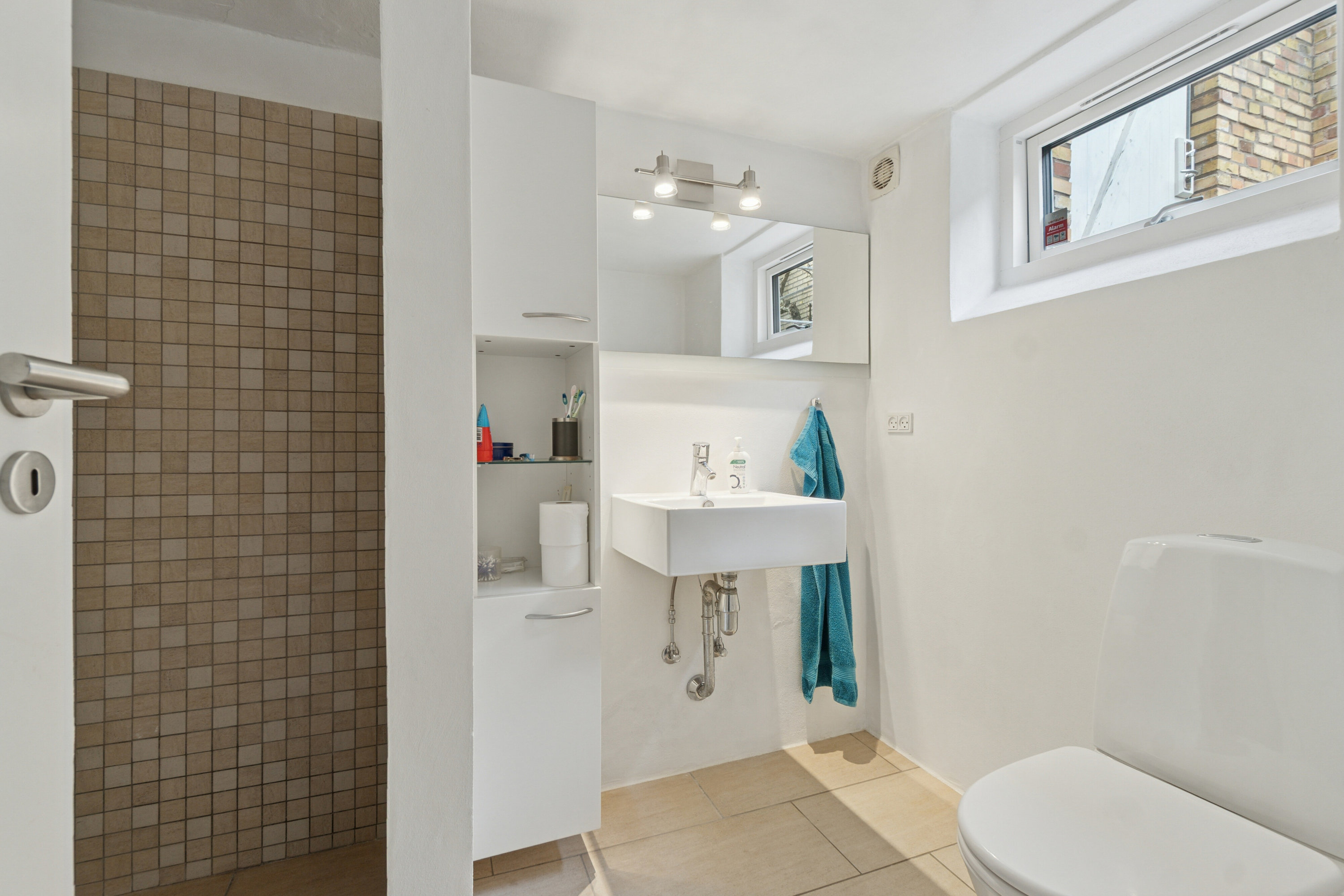 Fremhævet badeværelse billede i fuldskærmstilstand. Billede af Lyngbyvej 9, 8000 Aarhus C