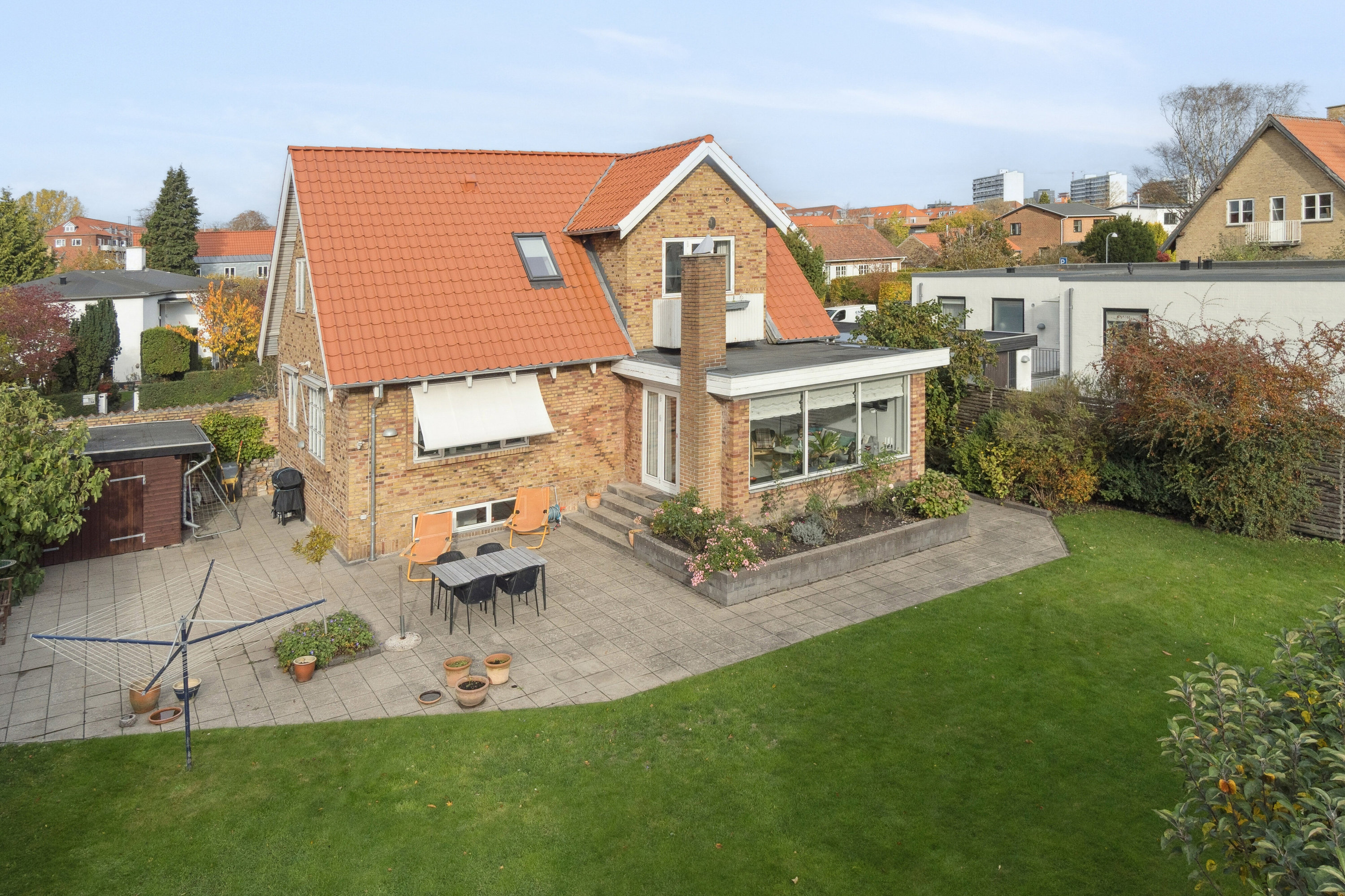 Fremhævet set fra haven billede i fuldskærmstilstand. Billede af Lyngbyvej 9, 8000 Aarhus C