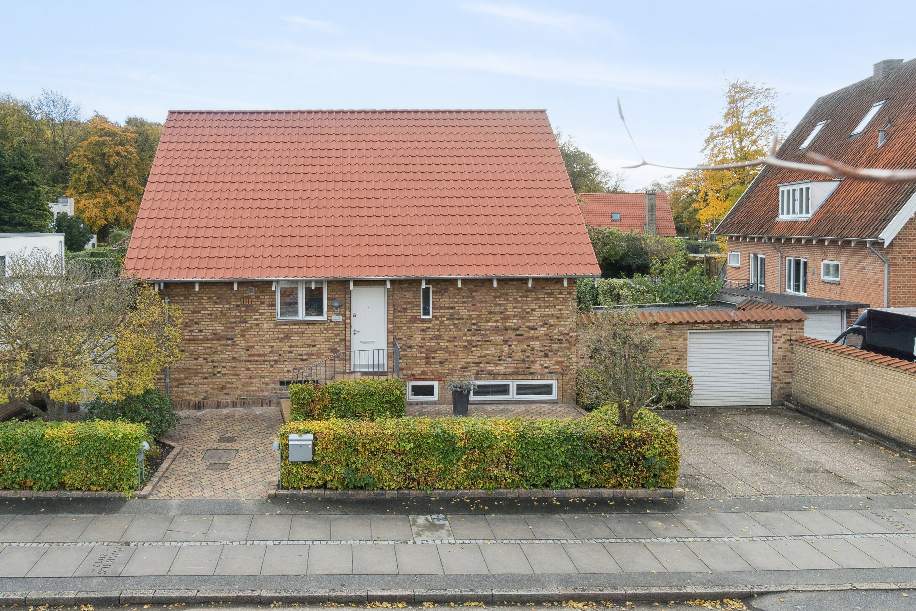 Fremhævet set fra vejen billede i fuldskærmstilstand. Billede af Lyngbyvej 9, 8000 Aarhus C