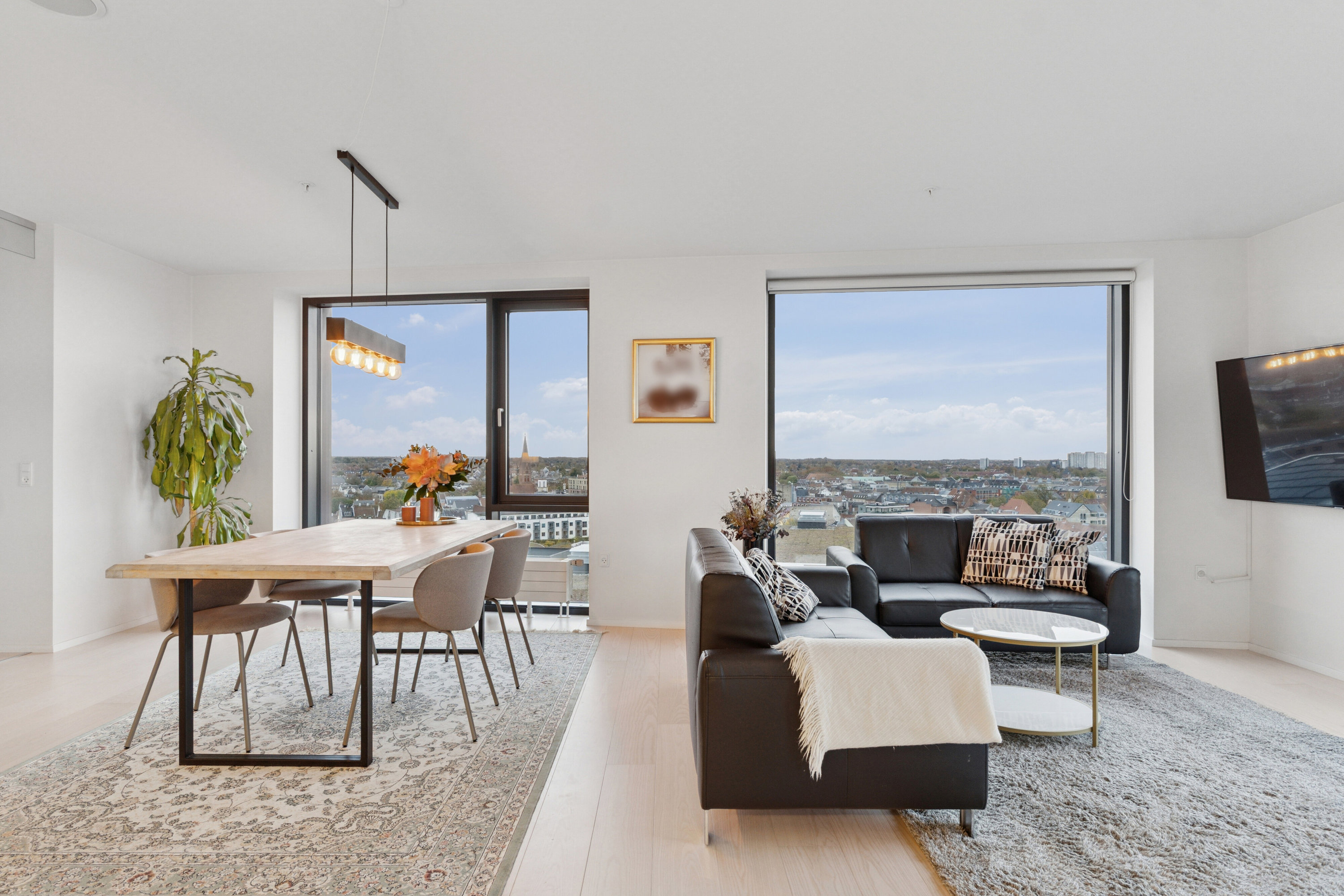 Fremhævet stue billede i fuldskærmstilstand. Billede af Odeons Kvarter 21, 10. tv., 5000 Odense C