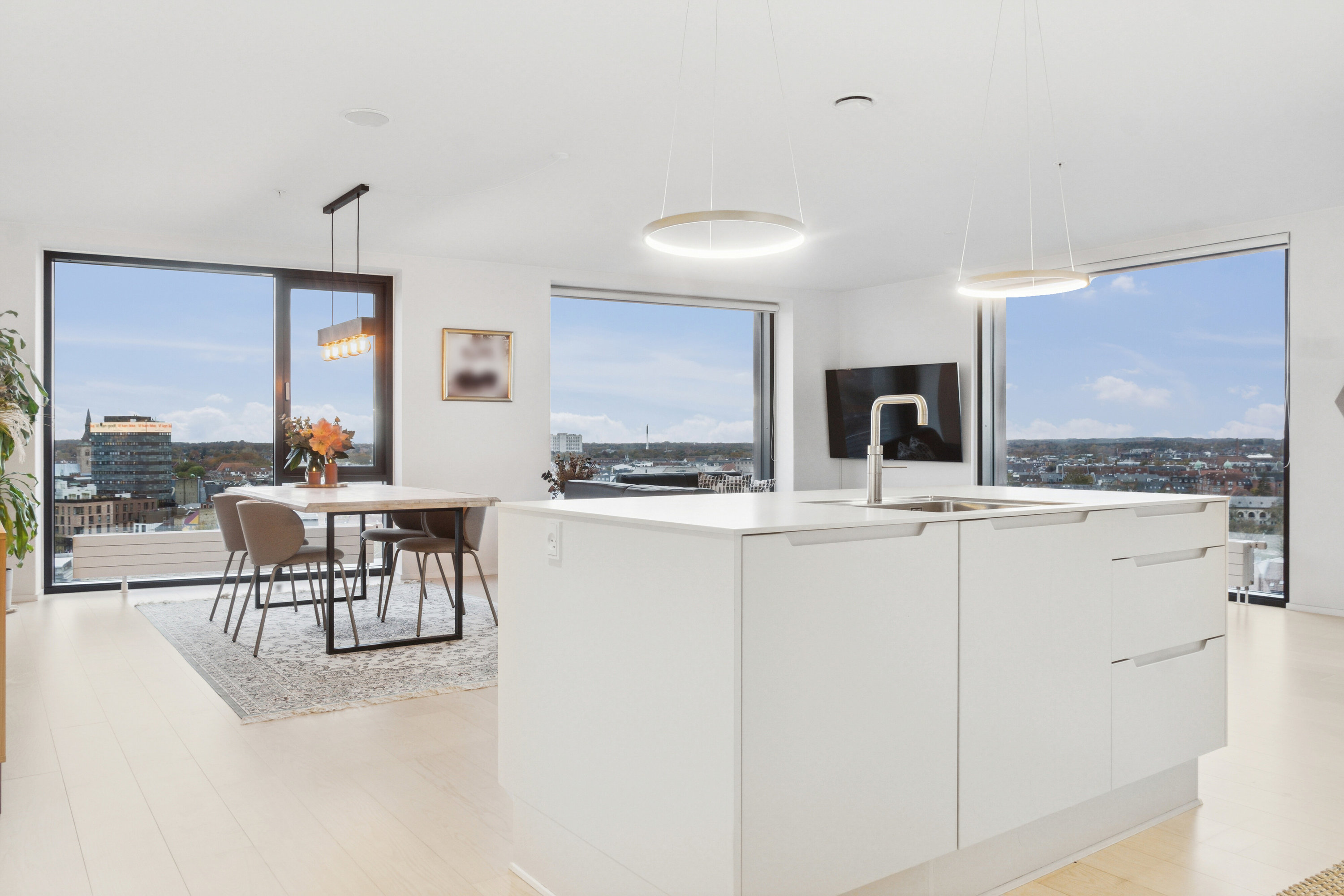 Fremhævet køkken billede i fuldskærmstilstand. Billede af Odeons Kvarter 21, 10. tv., 5000 Odense C