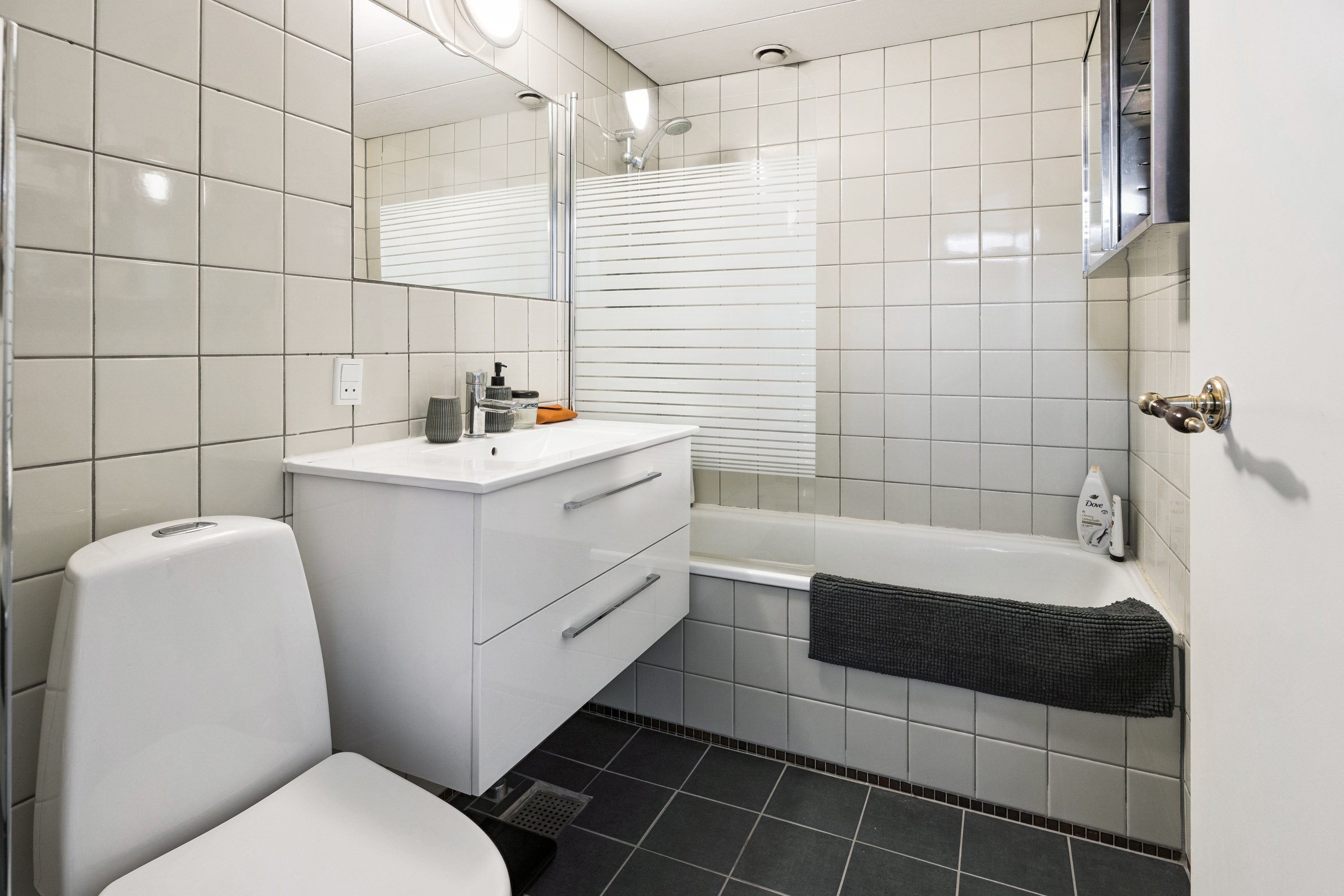 Fremhævet badeværelse billede i fuldskærmstilstand. Billede af Holsteinsgade 66, 5. 14., 2100 København Ø