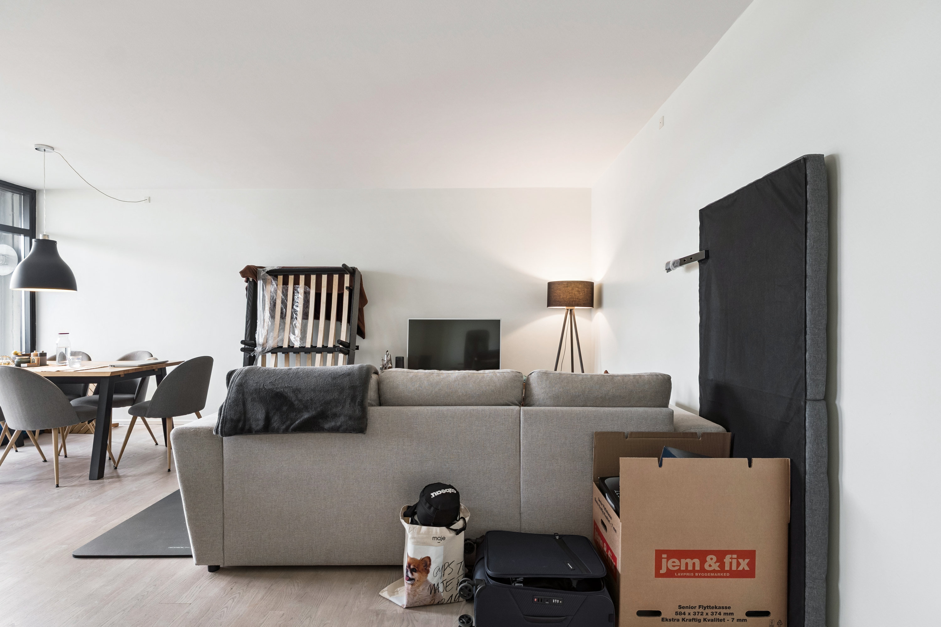 Fremhævet stue billede i fuldskærmstilstand. Billede af Holsteinsgade 66, 5. 14., 2100 København Ø