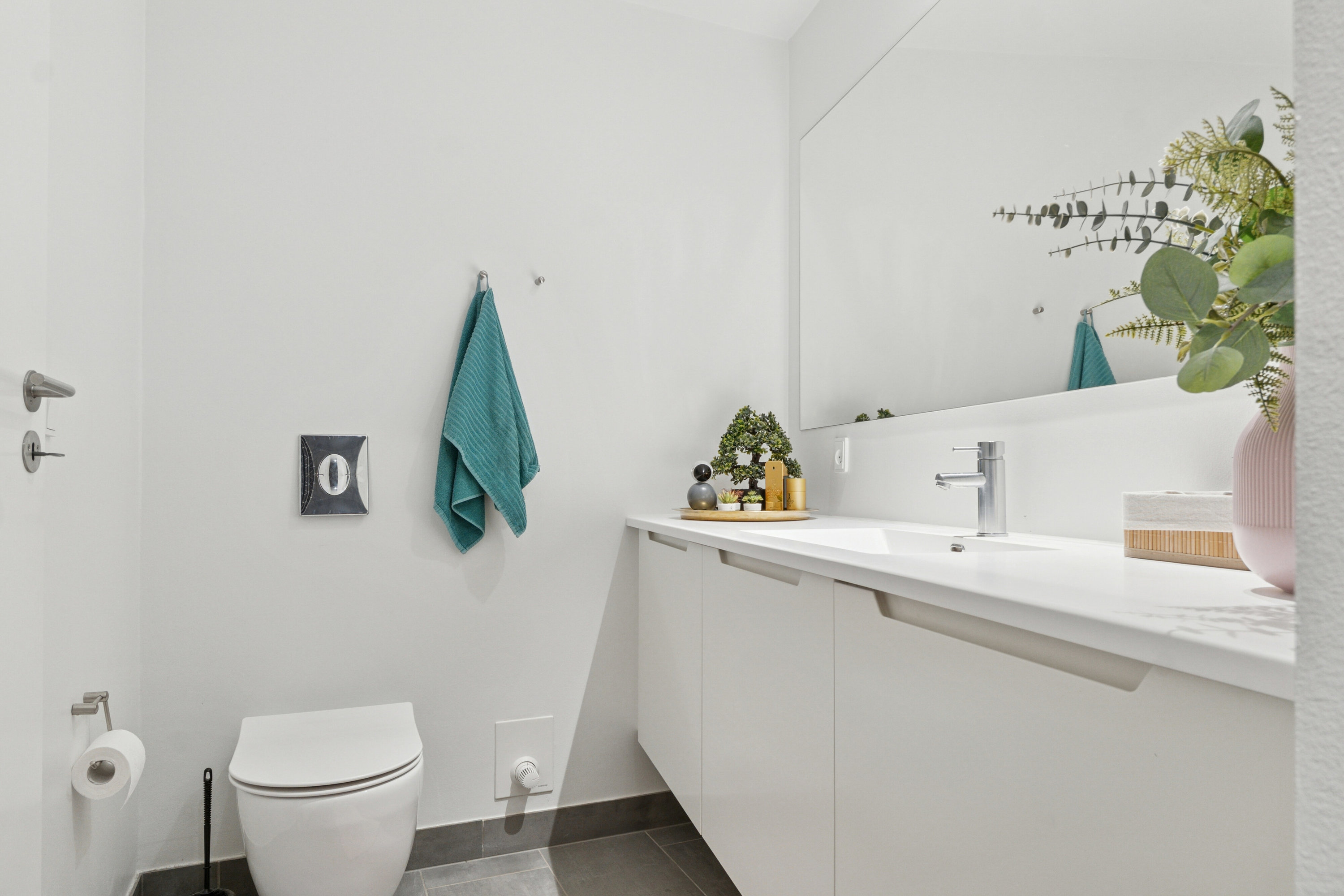 Fremhævet badeværelse billede i fuldskærmstilstand. Billede af Odeons Kvarter 21, 10. tv., 5000 Odense C