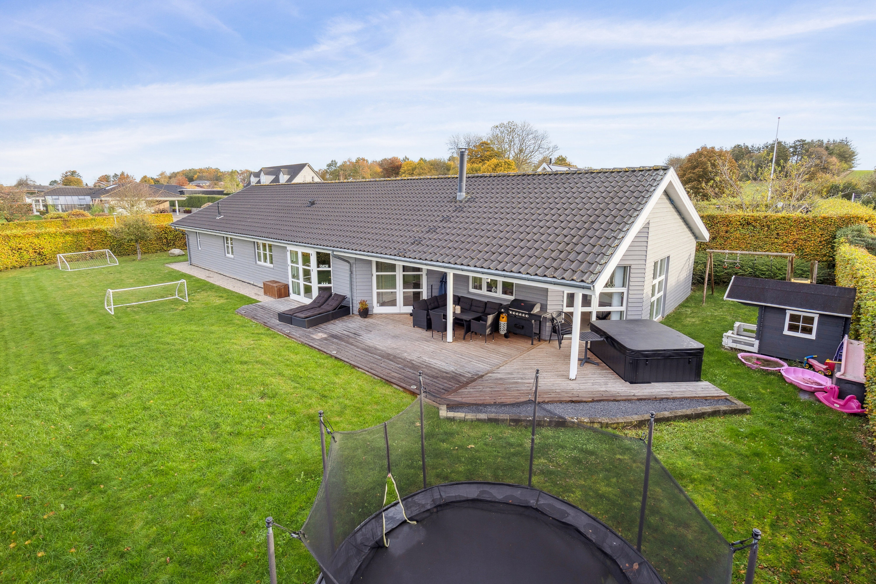 Fremhævet set fra haven billede i fuldskærmstilstand. Billede af Brinken 149, Mogenstrup, 4700 Næstved