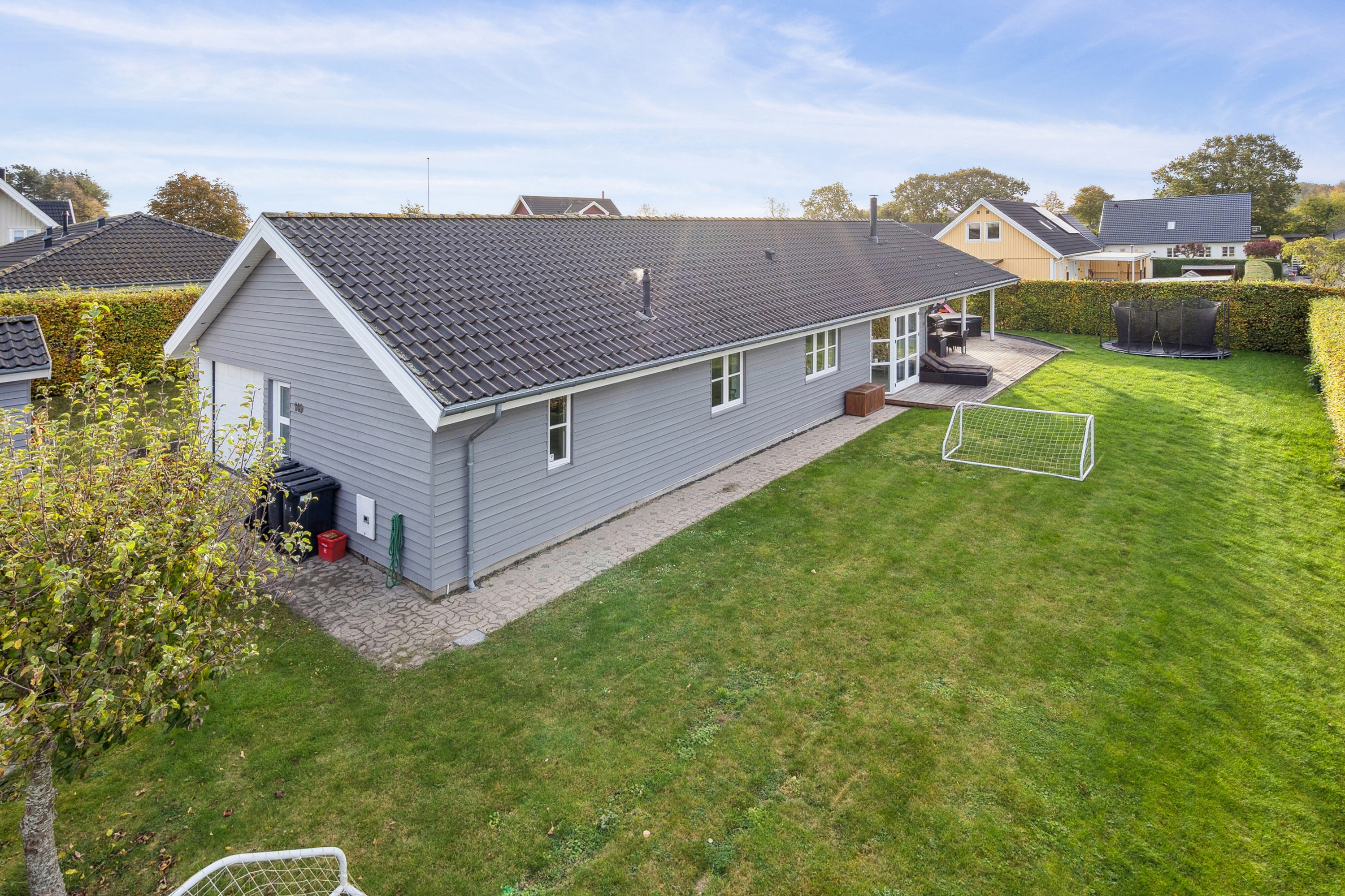 Fremhævet set fra haven billede i fuldskærmstilstand. Billede af Brinken 149, Mogenstrup, 4700 Næstved