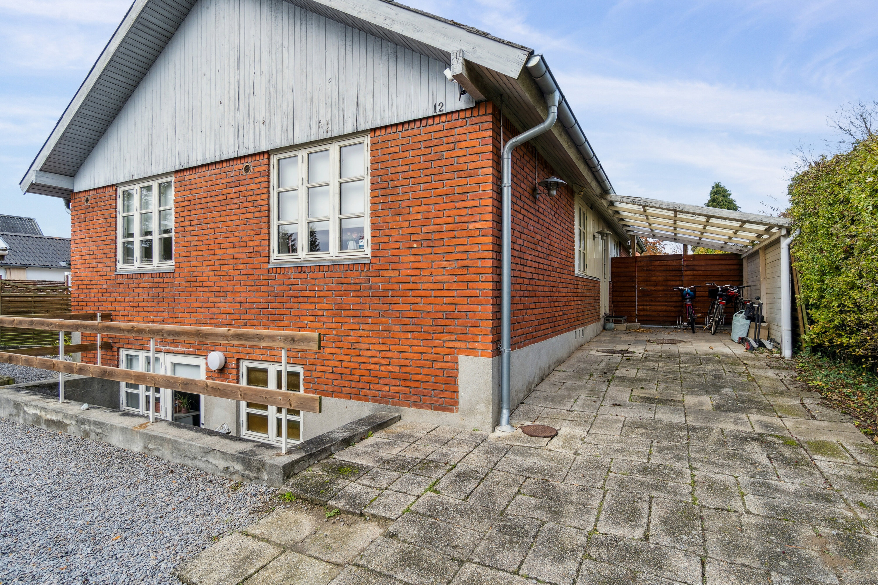 Fremhævet set fra vejen billede i fuldskærmstilstand. Billede af Hvidovregårds Alle 12, 2650 Hvidovre