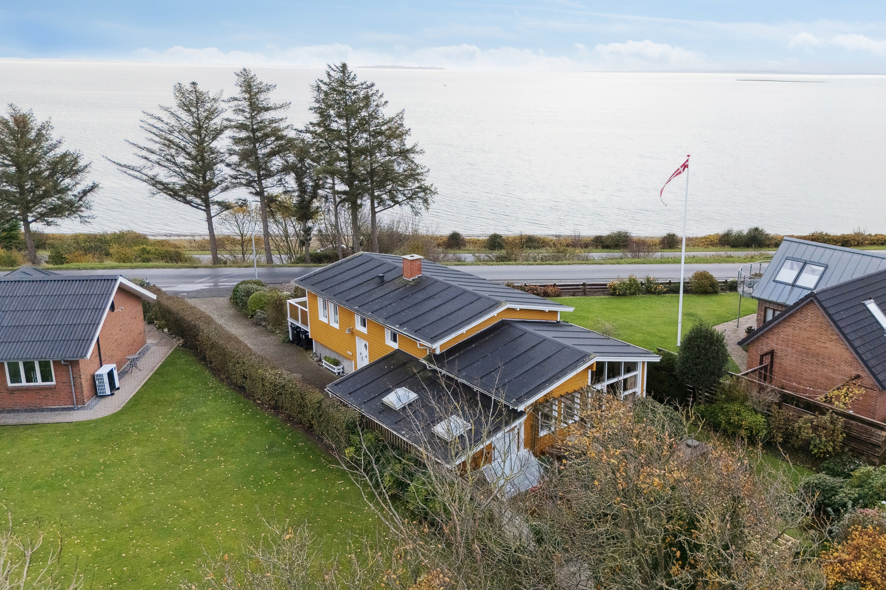 Fremhævet set fra haven billede i fuldskærmstilstand. Billede af Gl. Feggesundvej 140, Amtoft, 7742 Vesløs