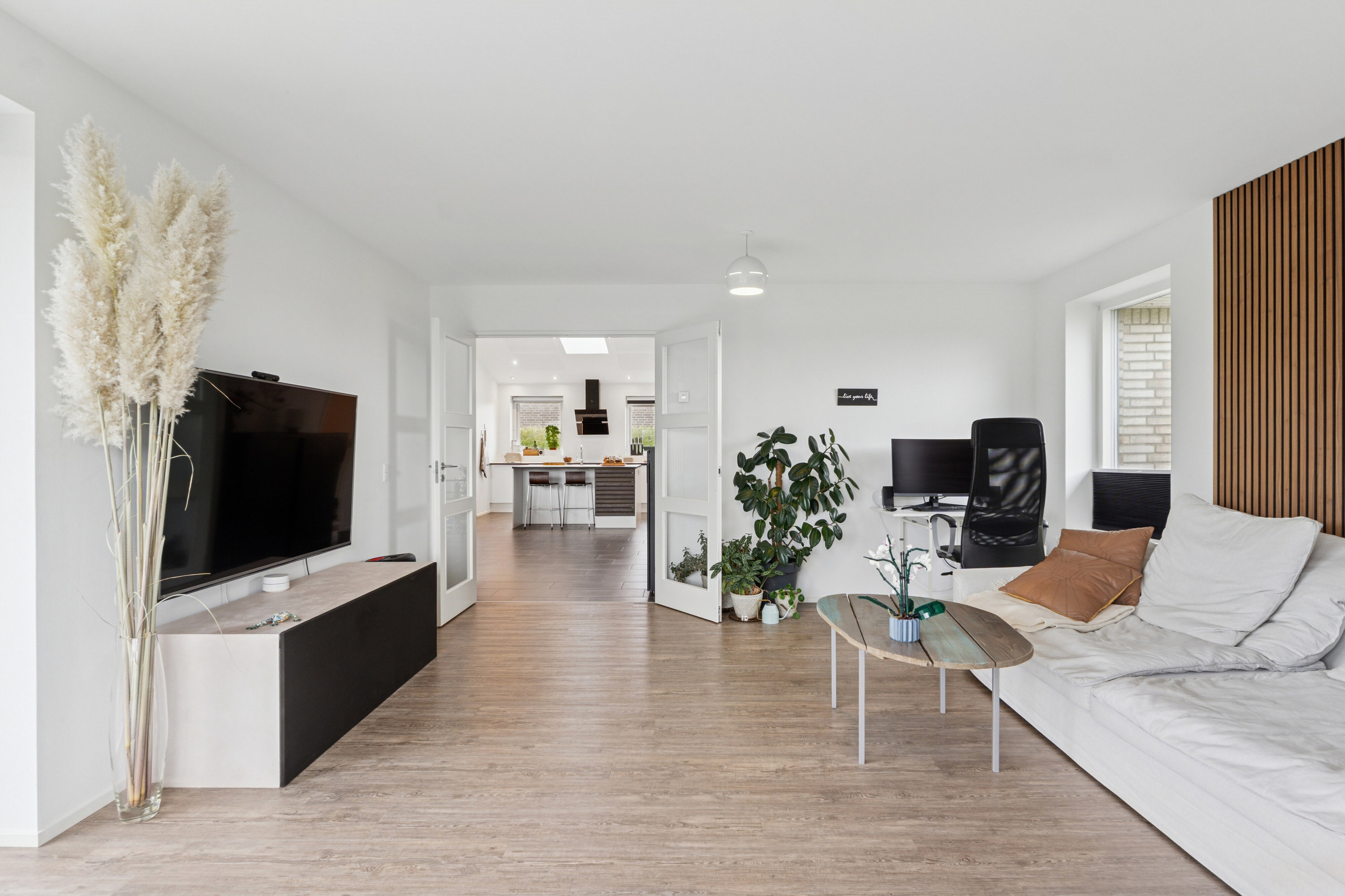 Fremhævet stue billede i fuldskærmstilstand. Billede af Pilegårdsvænget 39, Søndersø, 5471 Søndersø