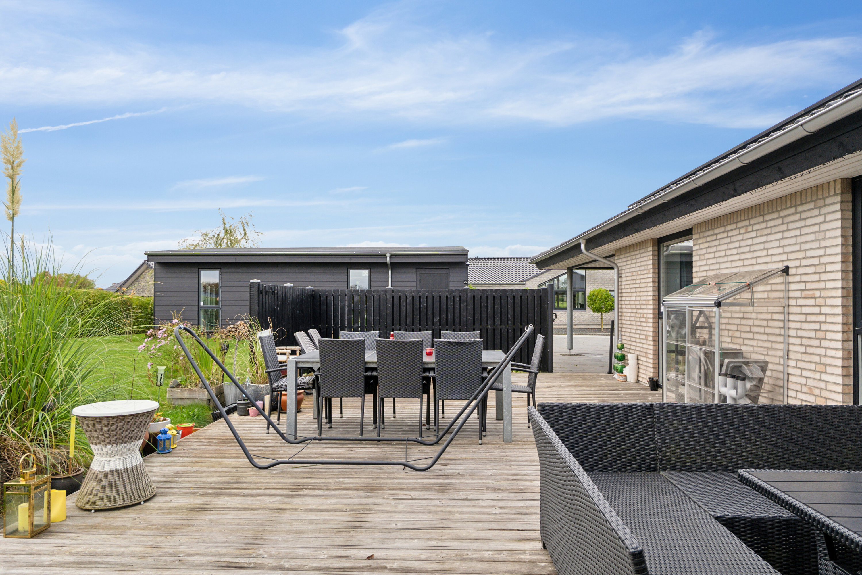 Fremhævet terrasse billede i fuldskærmstilstand. Billede af Pilegårdsvænget 39, Søndersø, 5471 Søndersø