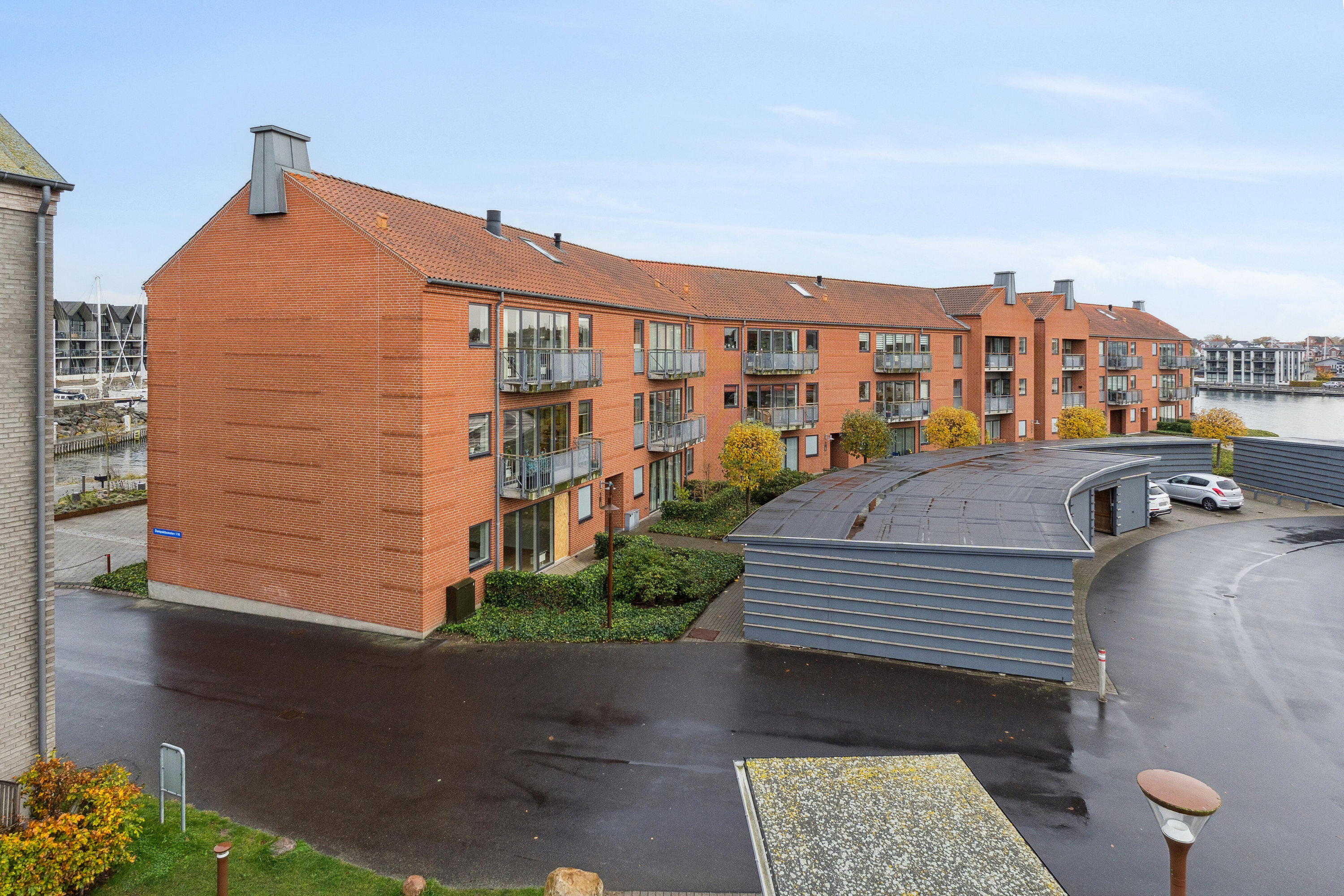 Fremhævet facade billede i fuldskærmstilstand. Billede af Dampskibsmolen 1, st.. tv., 5800 Nyborg