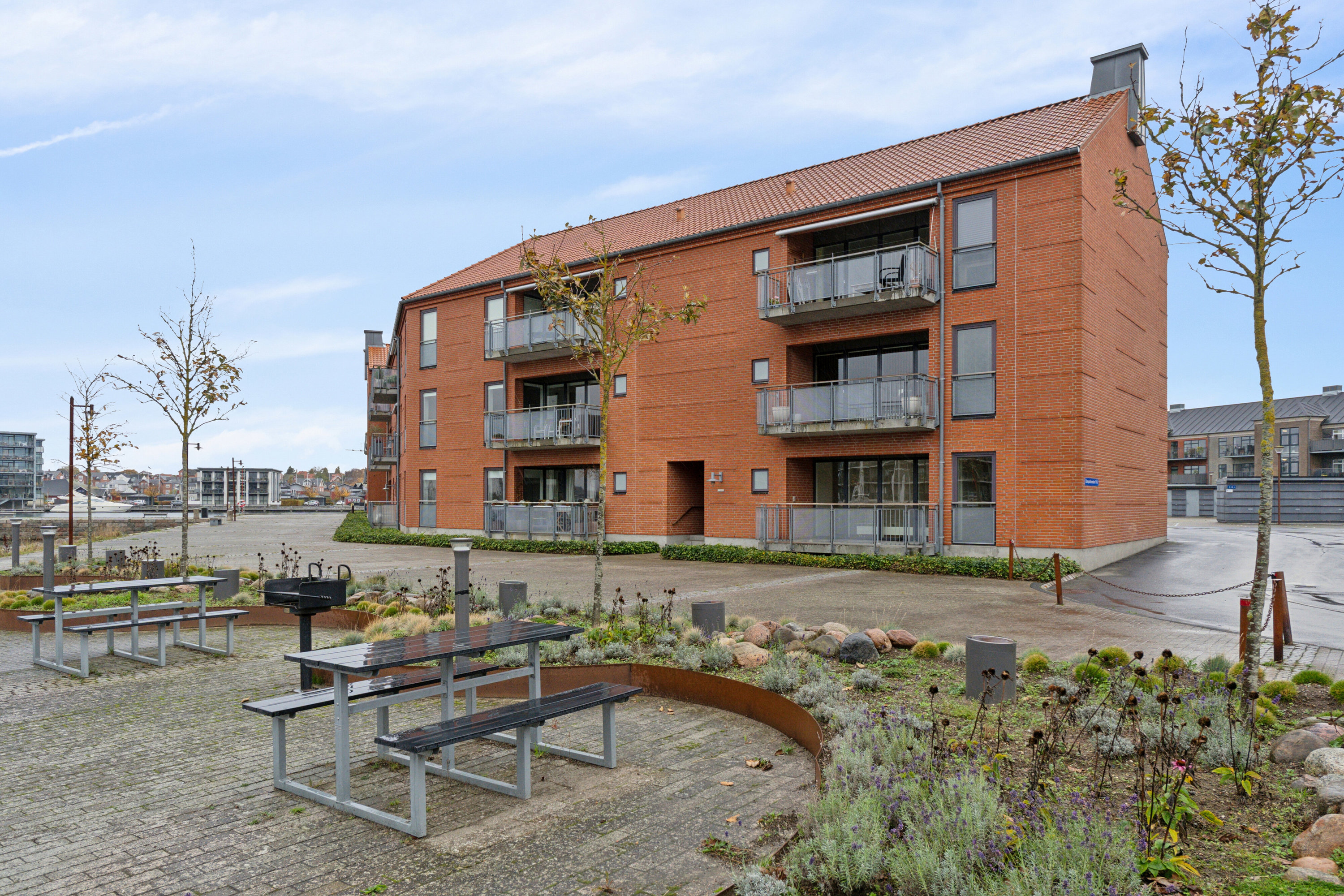 Miniaturebillede 1: gårdmiljø. Billede af Dampskibsmolen 1, st.. tv., 5800 Nyborg