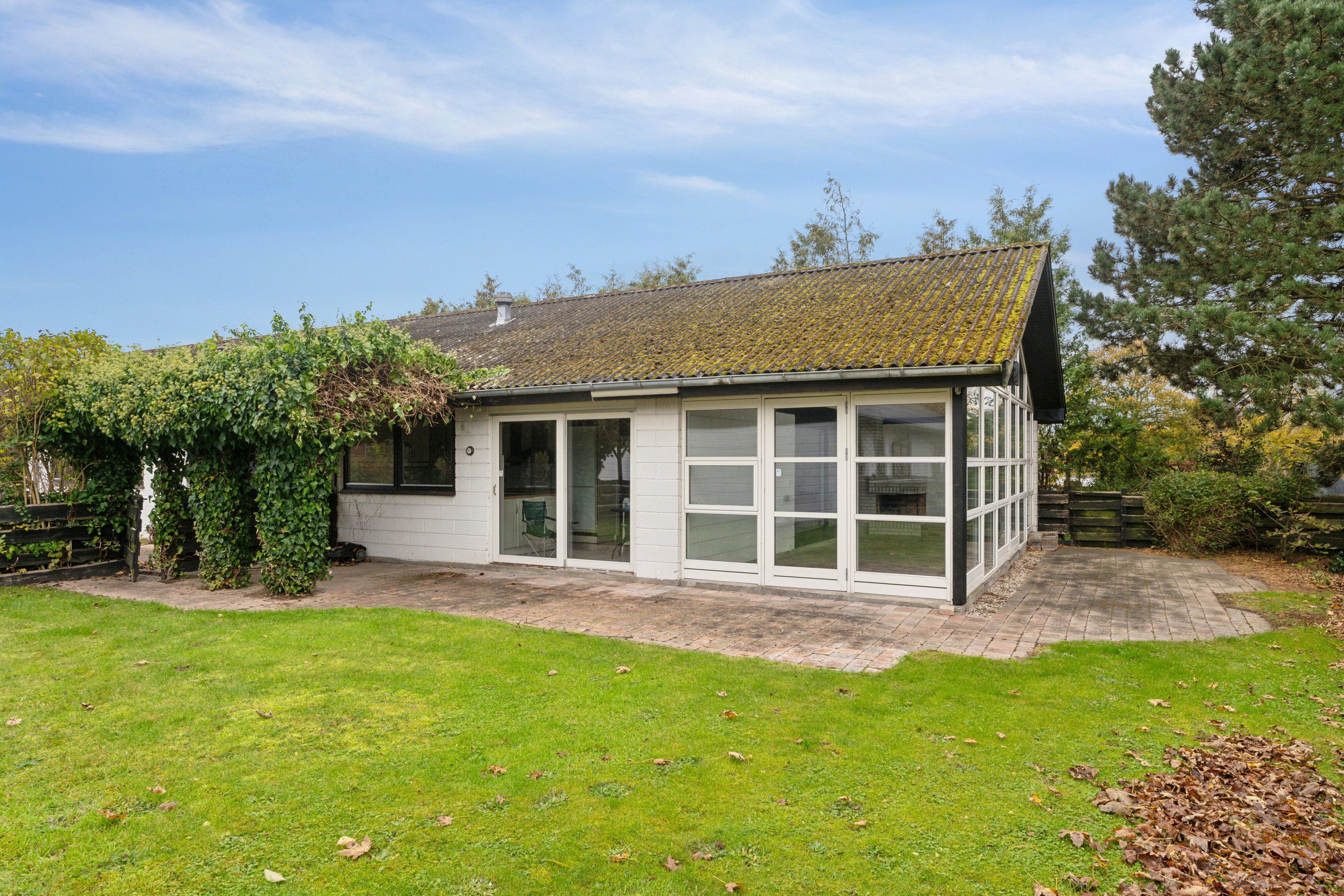 Miniaturebillede 2: set fra haven. Billede af Erhvervsvej 2, Bårse, 4720 Præstø