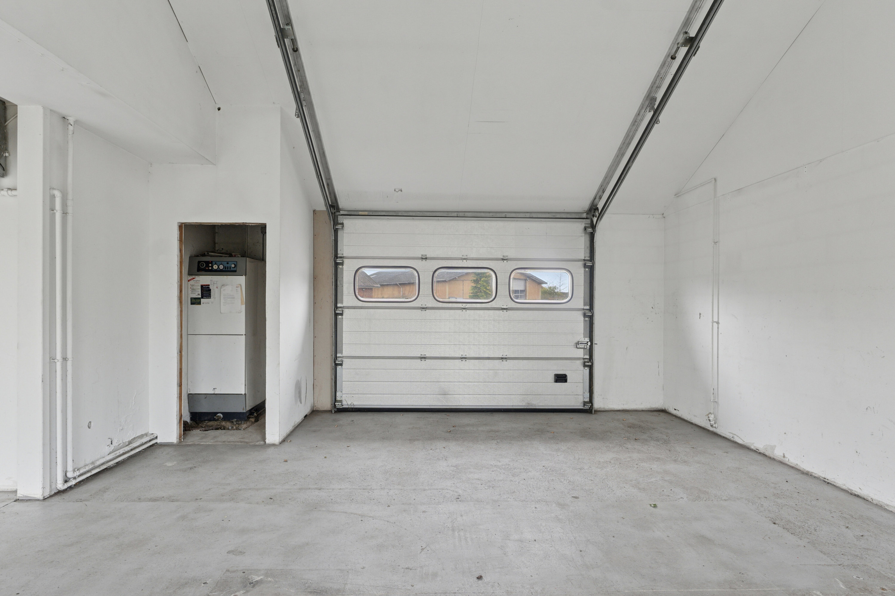 Fremhævet garage billede i fuldskærmstilstand. Billede af Erhvervsvej 2, Bårse, 4720 Præstø