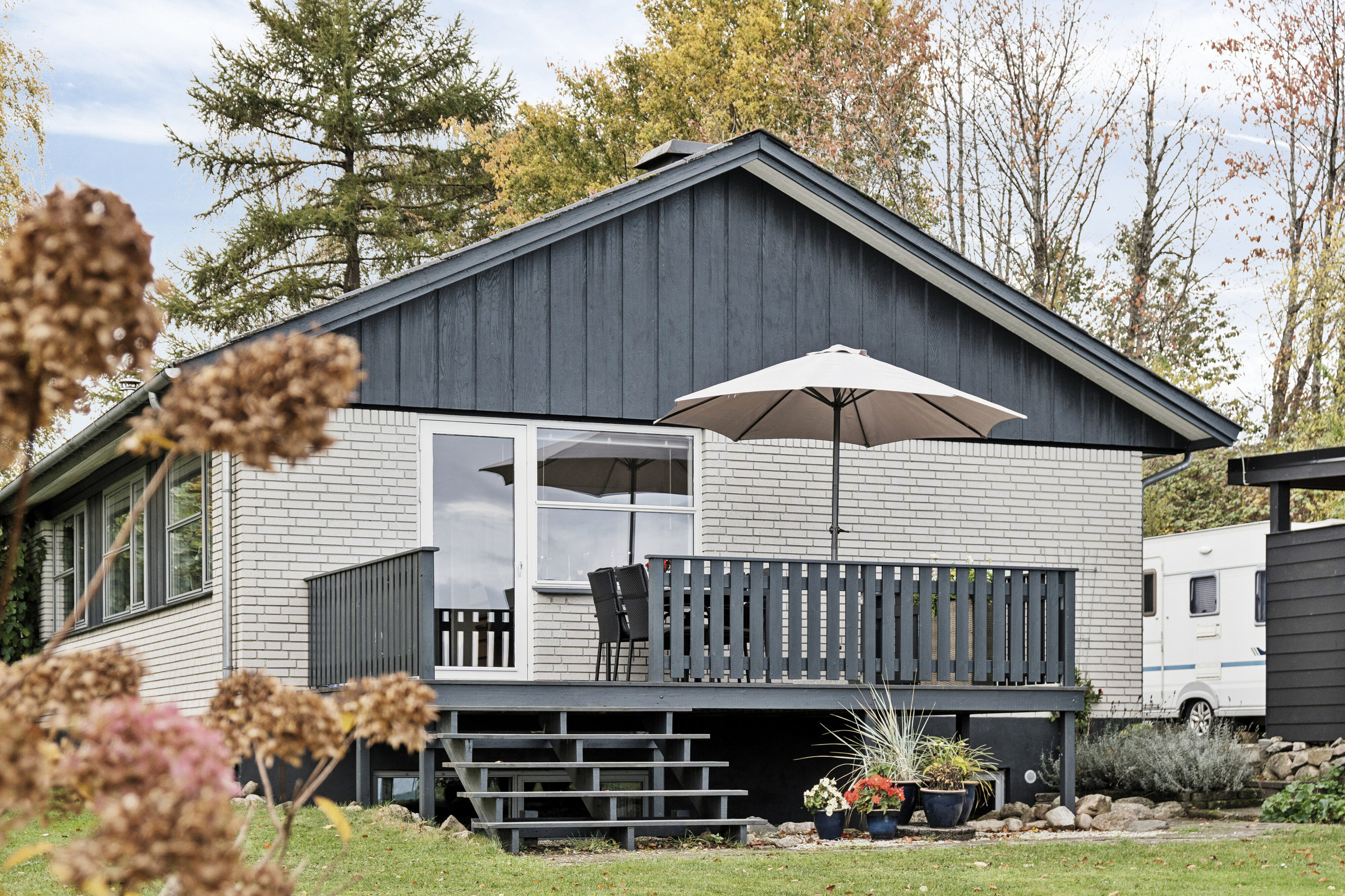 Fremhævet set fra haven billede i fuldskærmstilstand. Billede af Ærtebjergvej 9, 4571 Grevinge