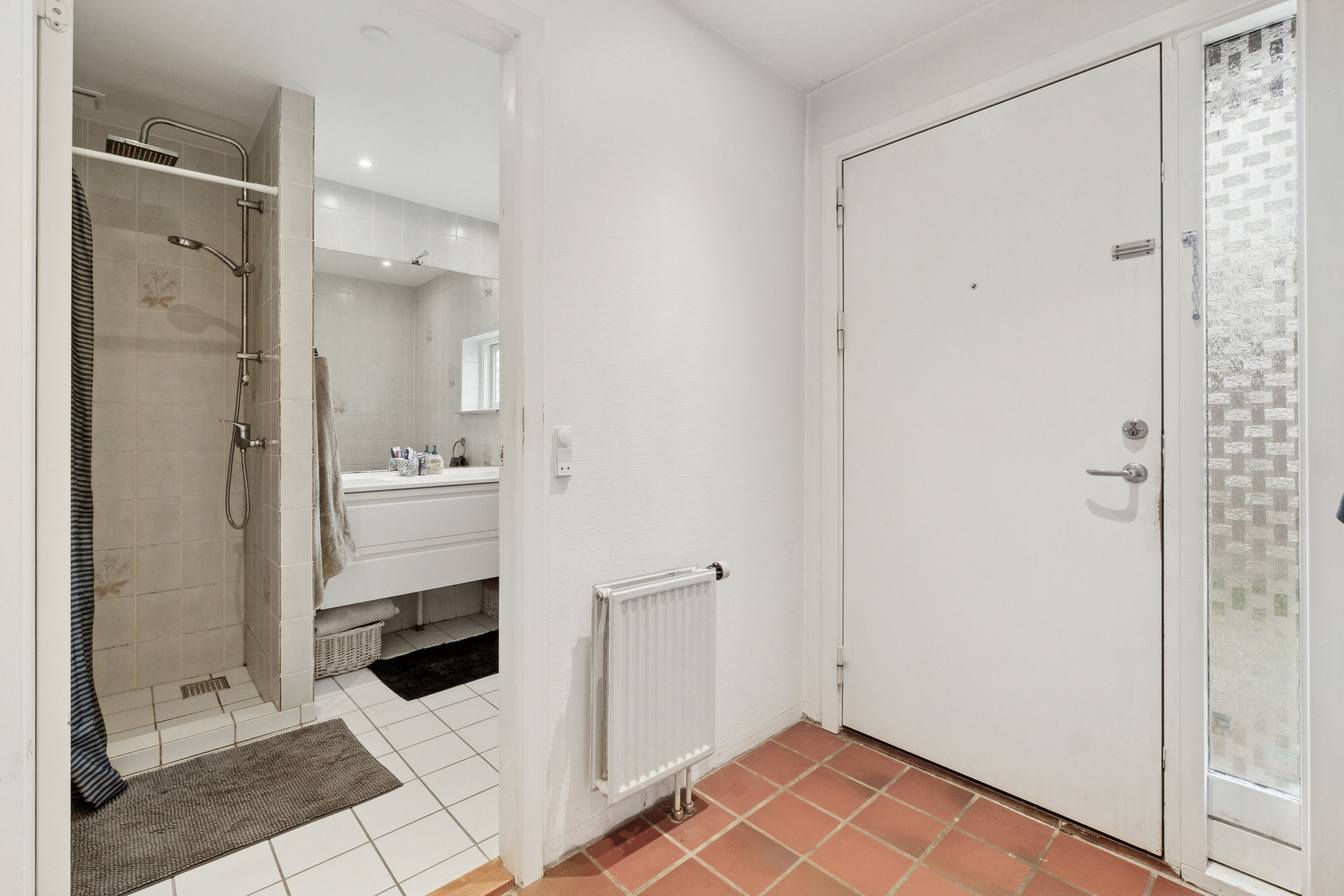 Fremhævet gang billede i fuldskærmstilstand. Billede af Bluevang Alle 3A, 2610 Rødovre