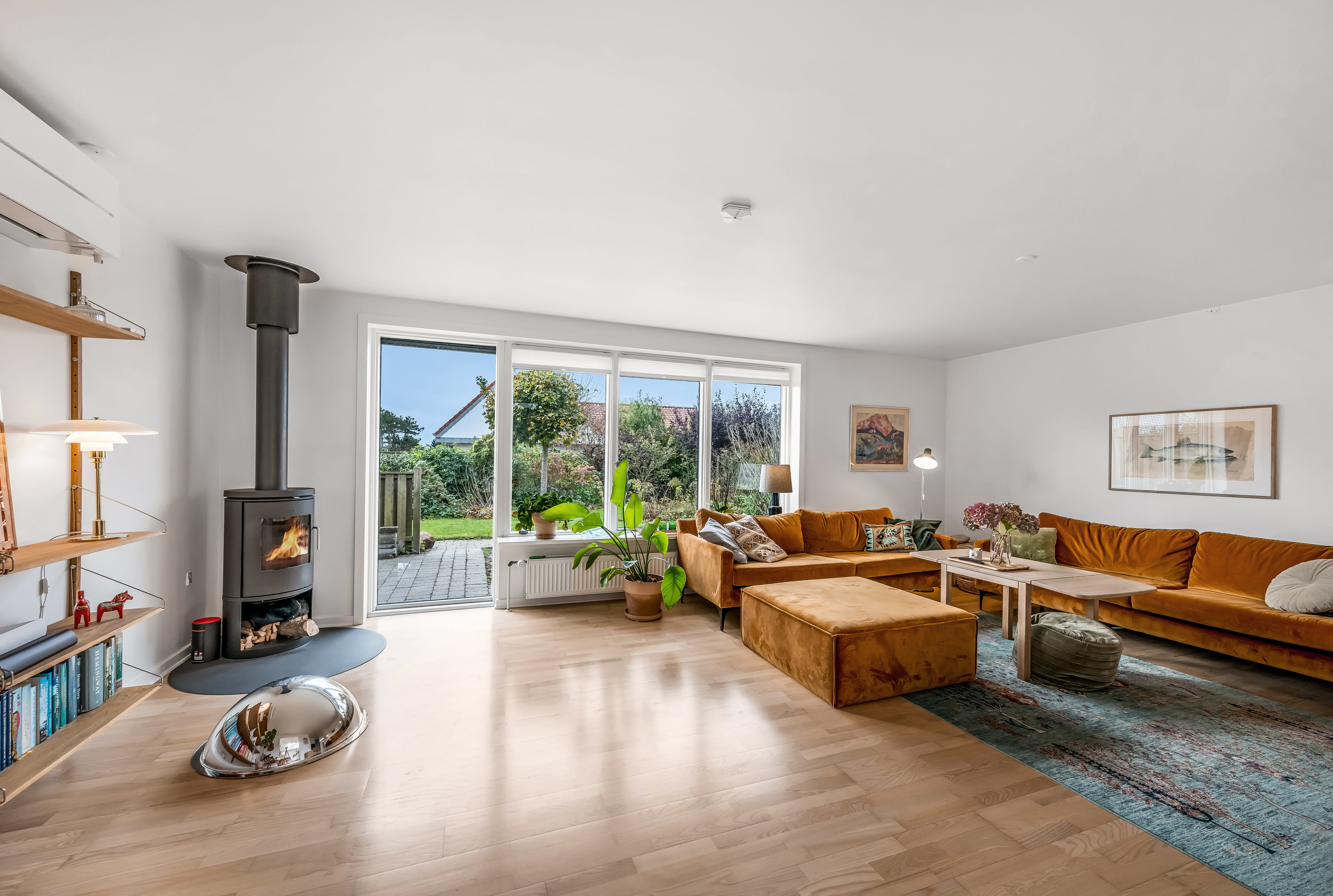 Fremhævet stue billede i fuldskærmstilstand. Billede af Tjørnevej 6, 6950 Ringkøbing